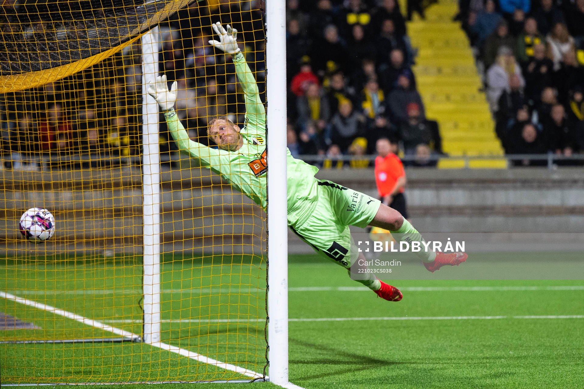 Malmö FFs Felix Beijmo (ej i bild) gör 2-1 bakom Häckens