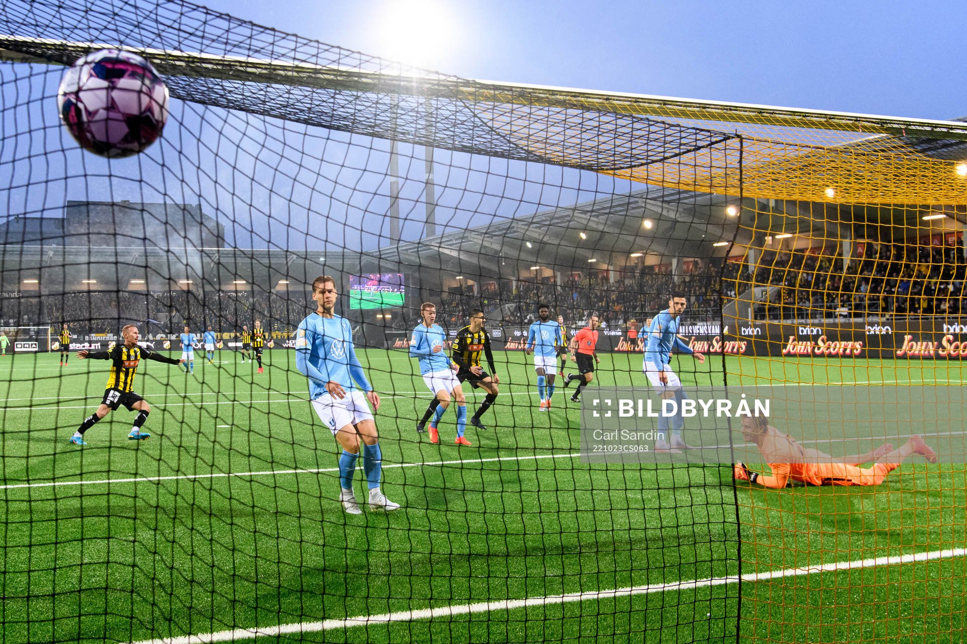 Häckens Lars Olden Larsen (ej i bild) gör 1-0 bakom