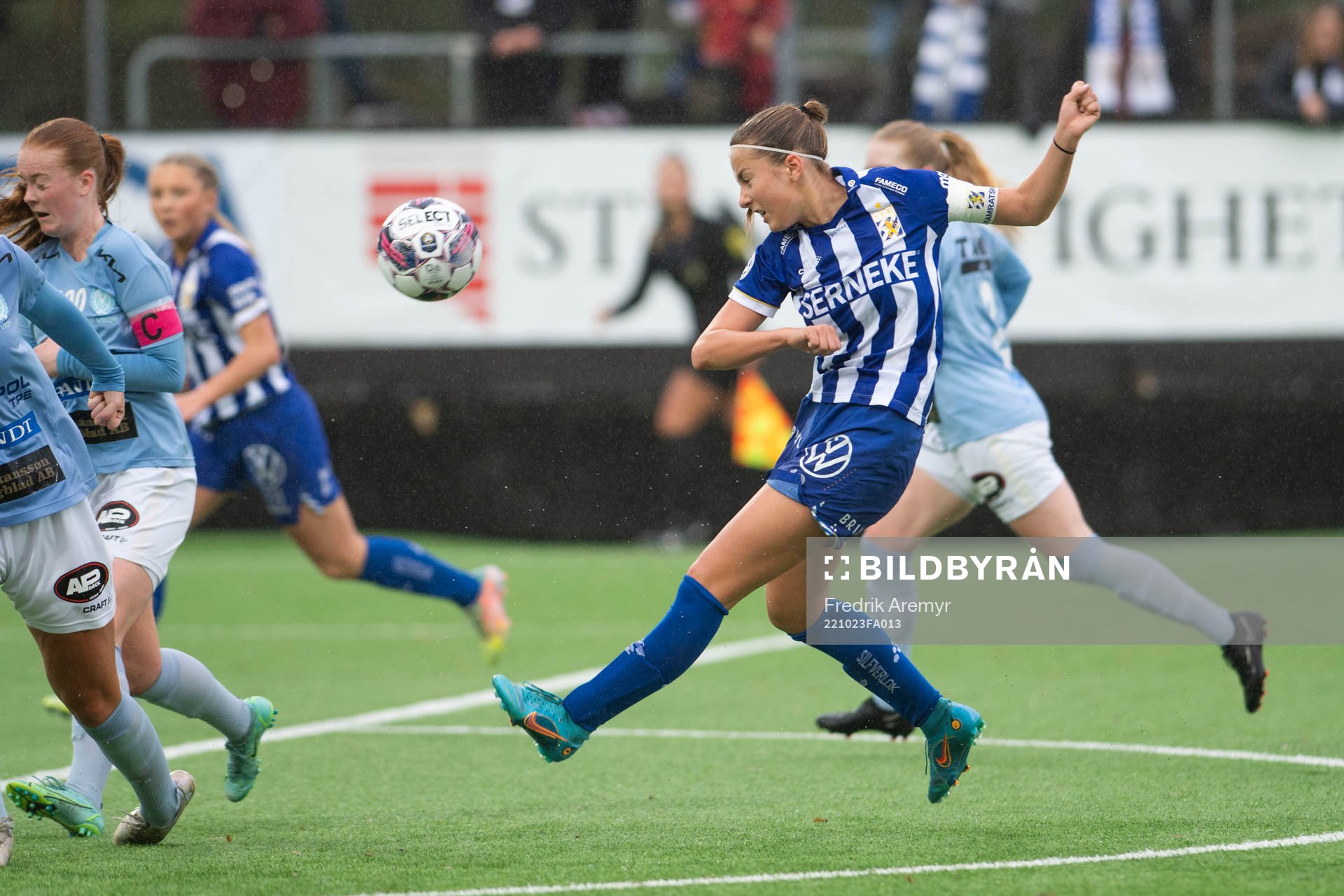 IFK Göteborgs Lagkapten Isabella Svanström under fotbollsmatchen i kvalet till damernas Division 1 mellan IFK Göteborg och Viken den 23 oktober 2022 i Göteborg.