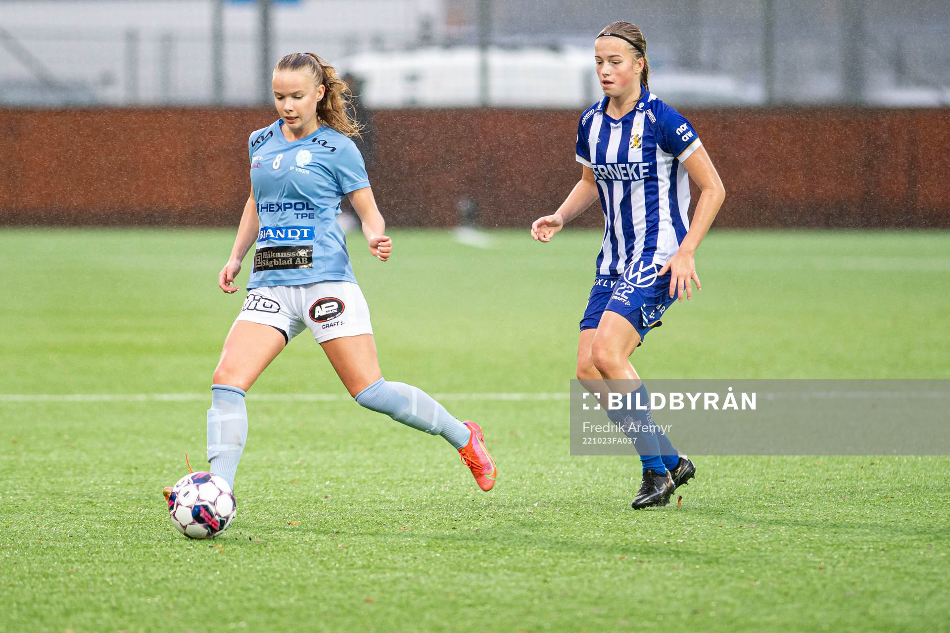 Vikens Tuva Mossberg och IFK Göteborgs Emma Broddheimer