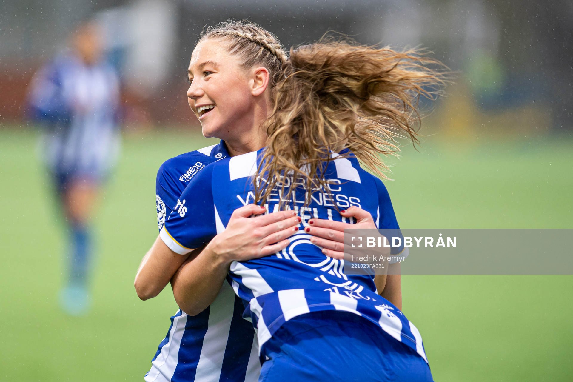 IFK Göteborgs Ebba Fjordskär och Thilda Gianello jublar