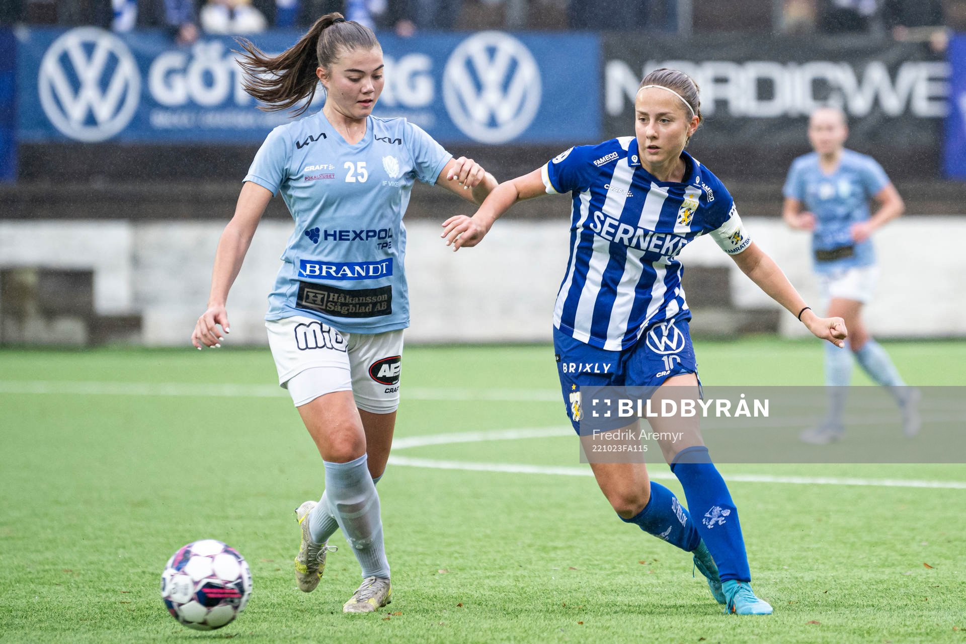 Vikens Joanna Facht och IFK Göteborgs Lagkapten Isabella