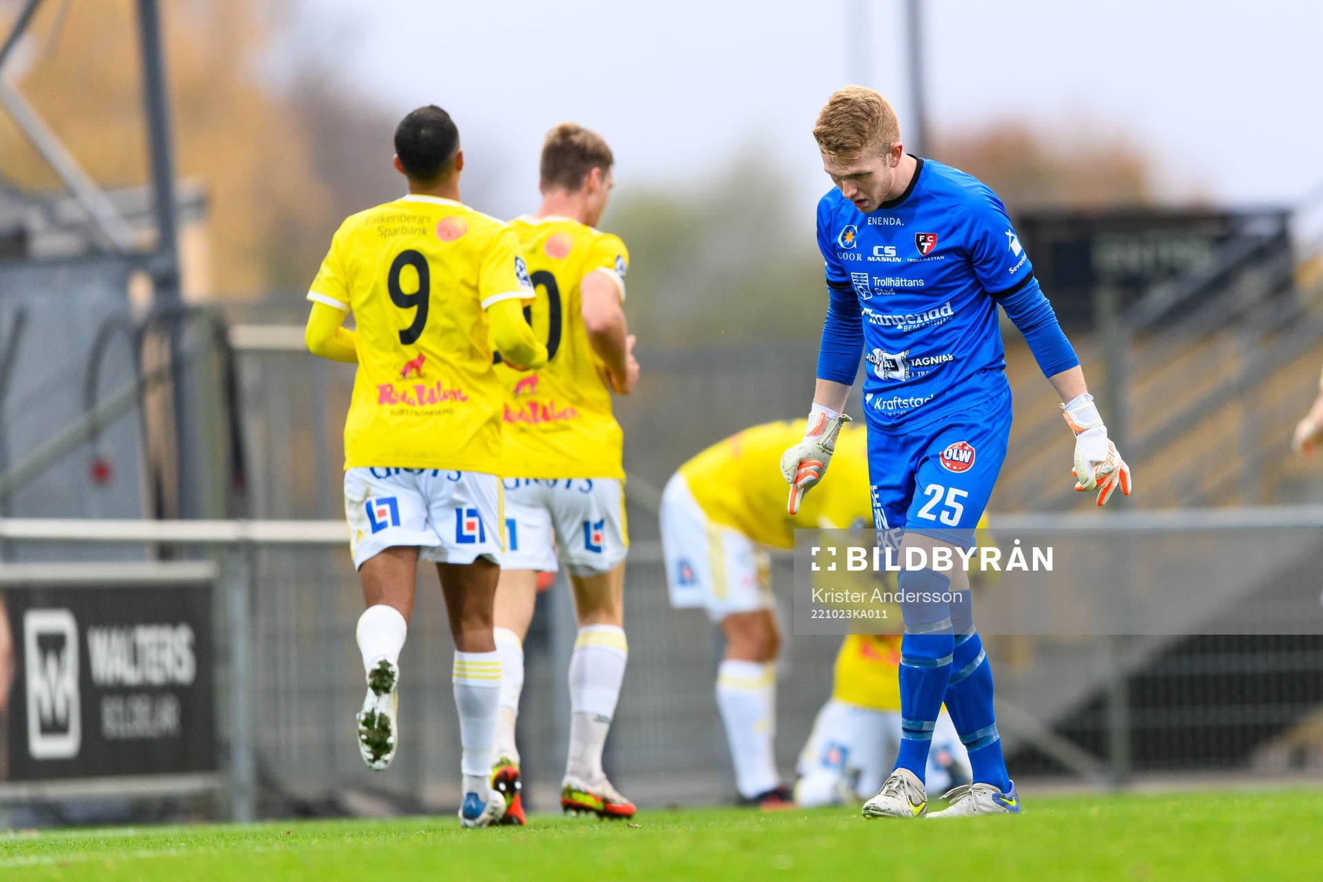 Trollhättans målvakt Johan Becker deppar