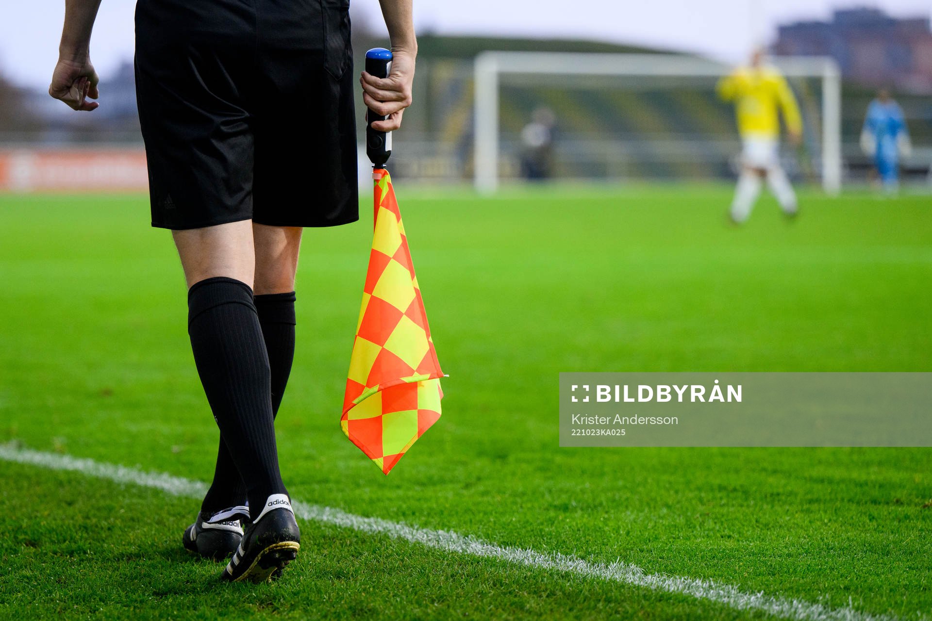 Flagga under fotbollsmatchen i Ettan södra mellan Falkenberg och Trollhättan den 23 oktober 2022 i Falkenberg. 