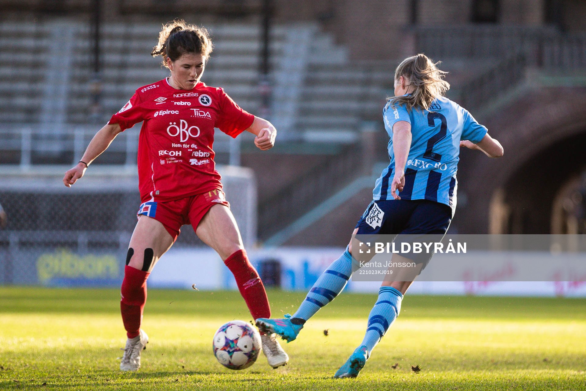 Örebros Elisabeth Pechersky och Djurgårdens Ebba Hed