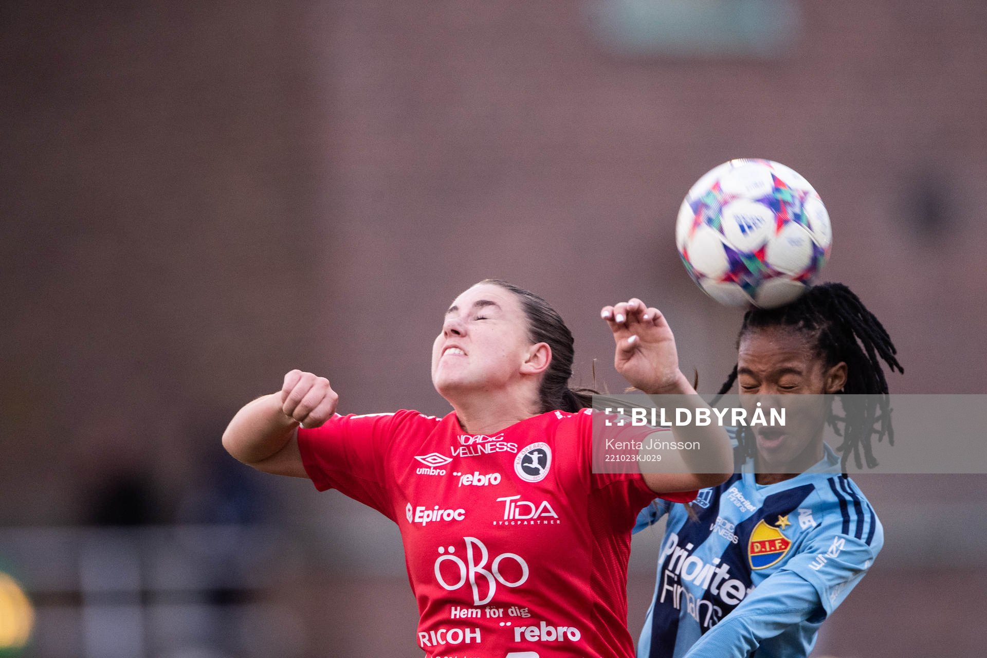 Örebros Emilia Pelgander och Djurgårdens Linda Maserame
