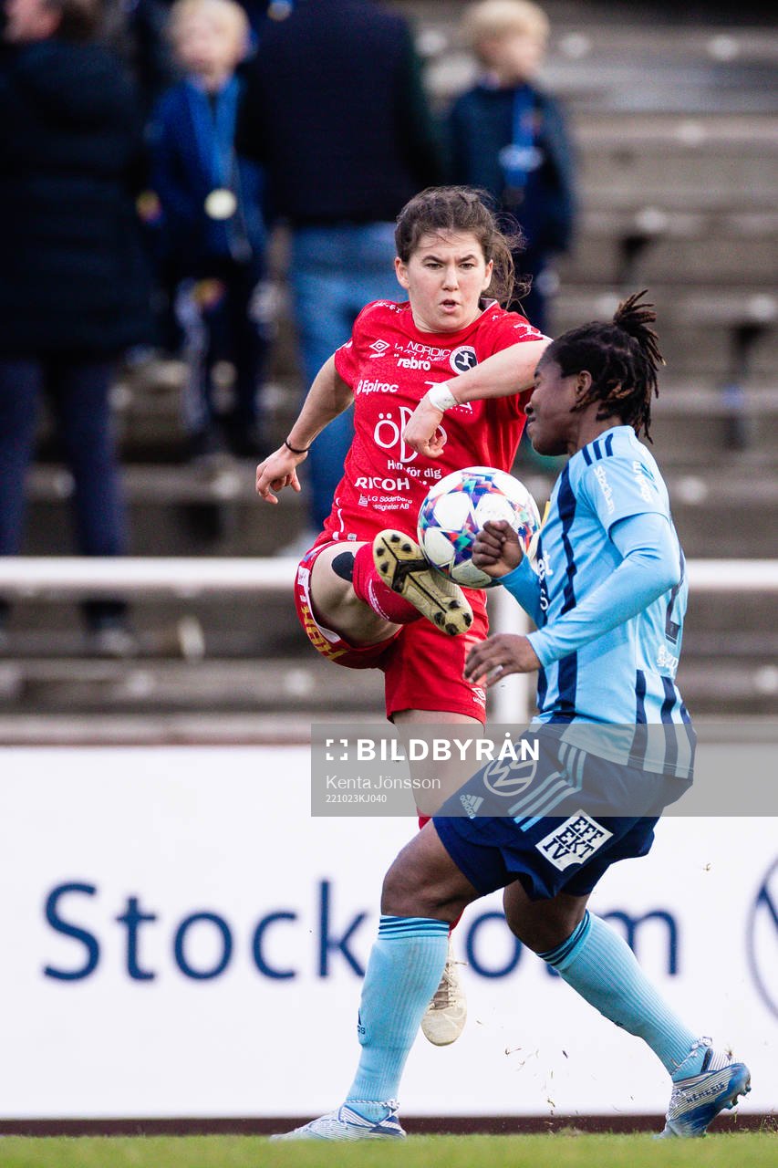 Örebros Elisabeth Pechersky och Djurgårdens Portia Boakye