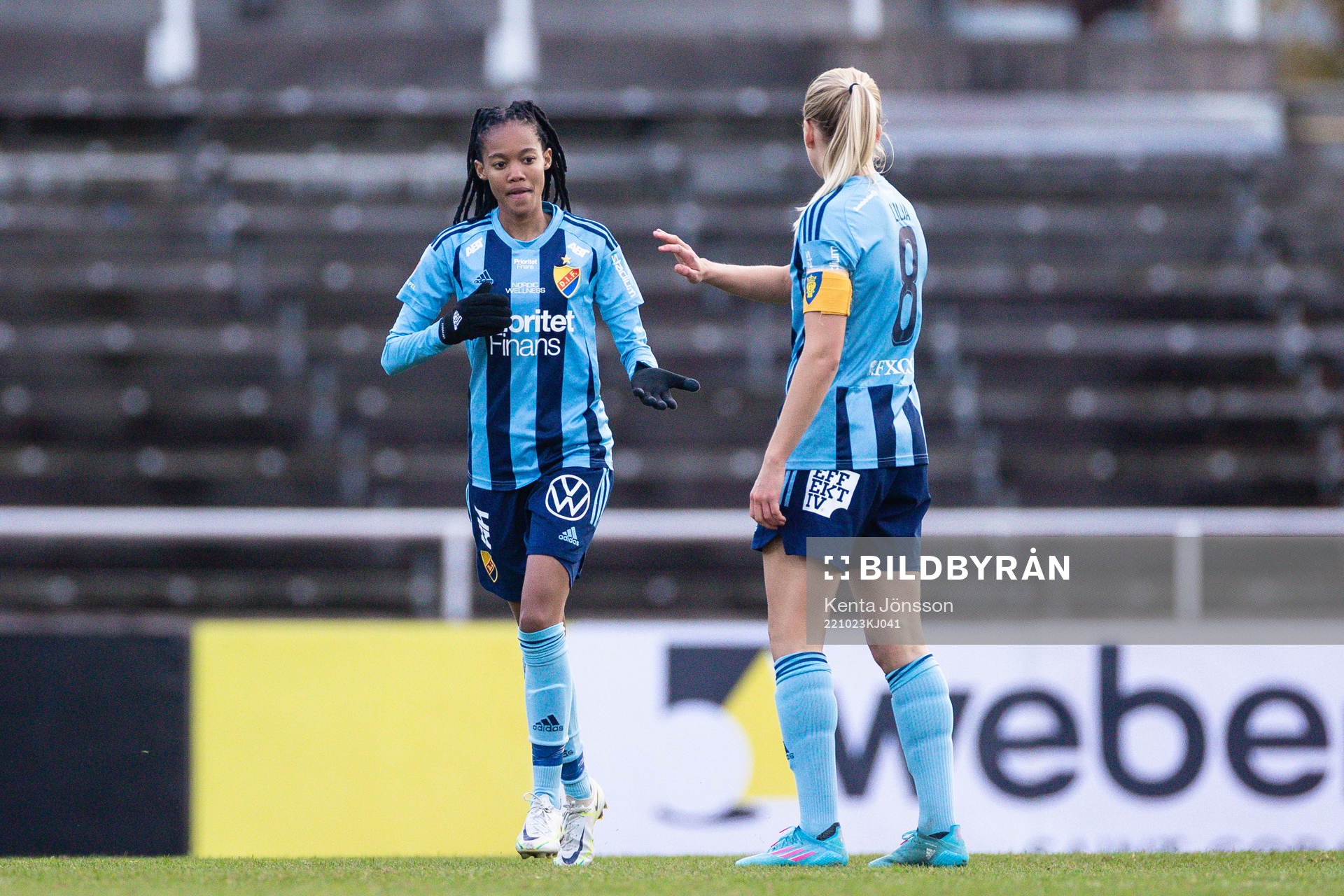 Djurgårdens Linda Maserame Motlhalo jublar med Nellie Lilja