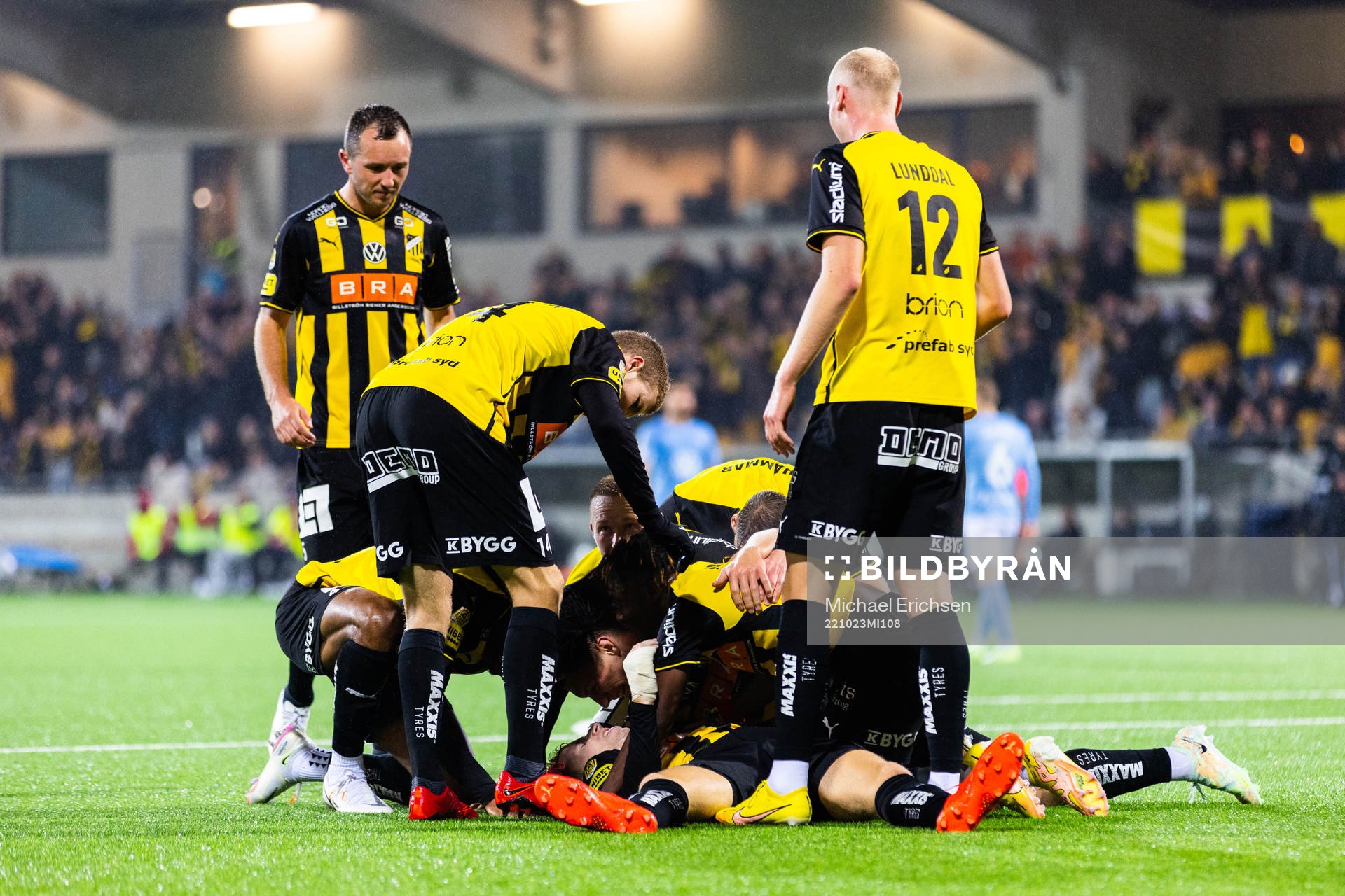 Häckens spelare jublar