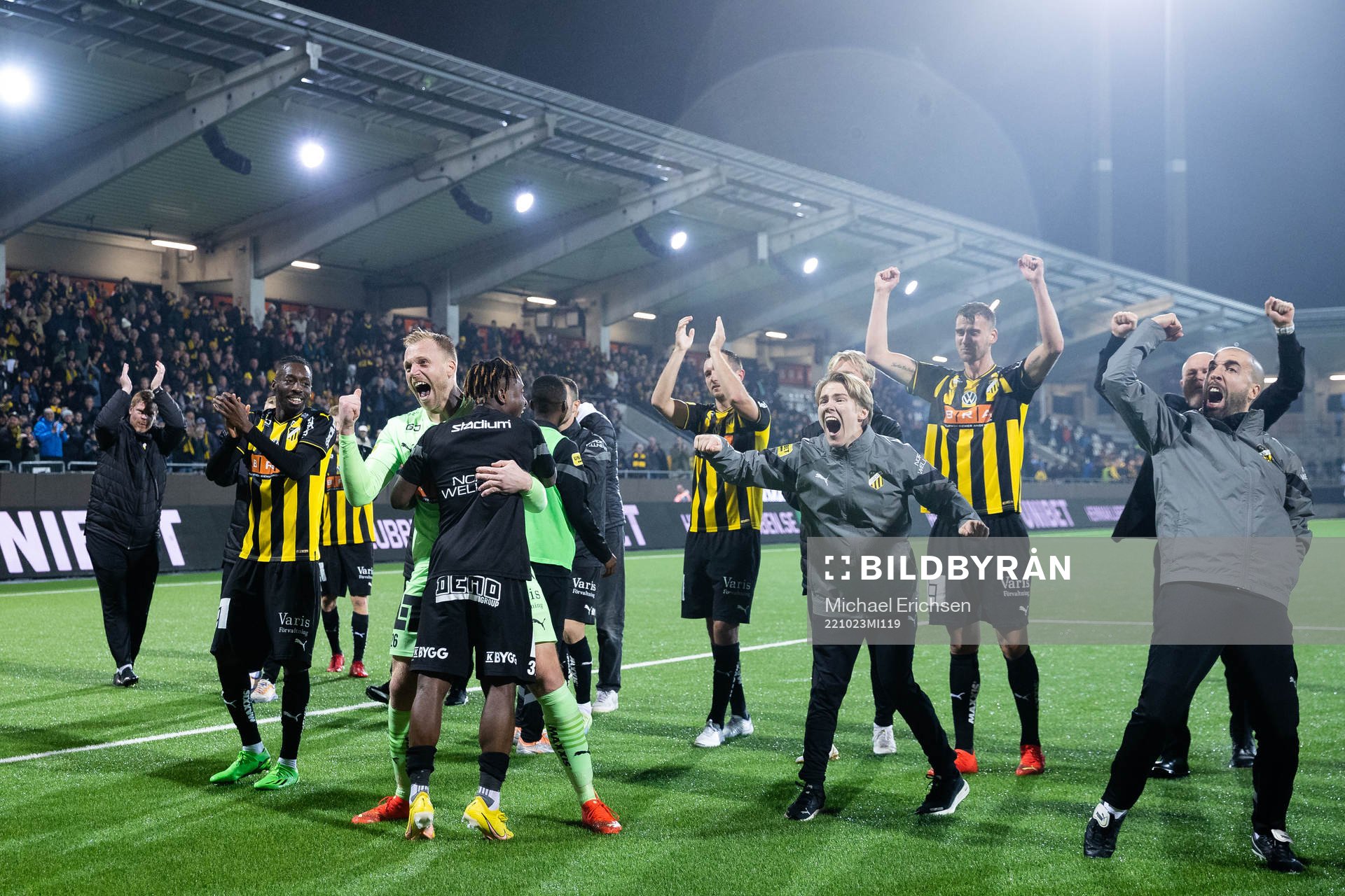 Häckens spelare jublar