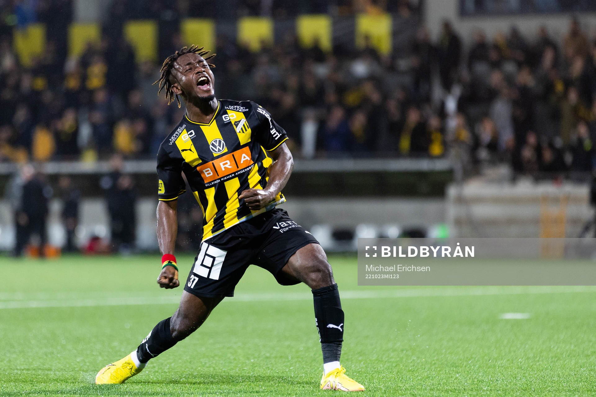 Häckens Ibrahim Sadiq  jublar