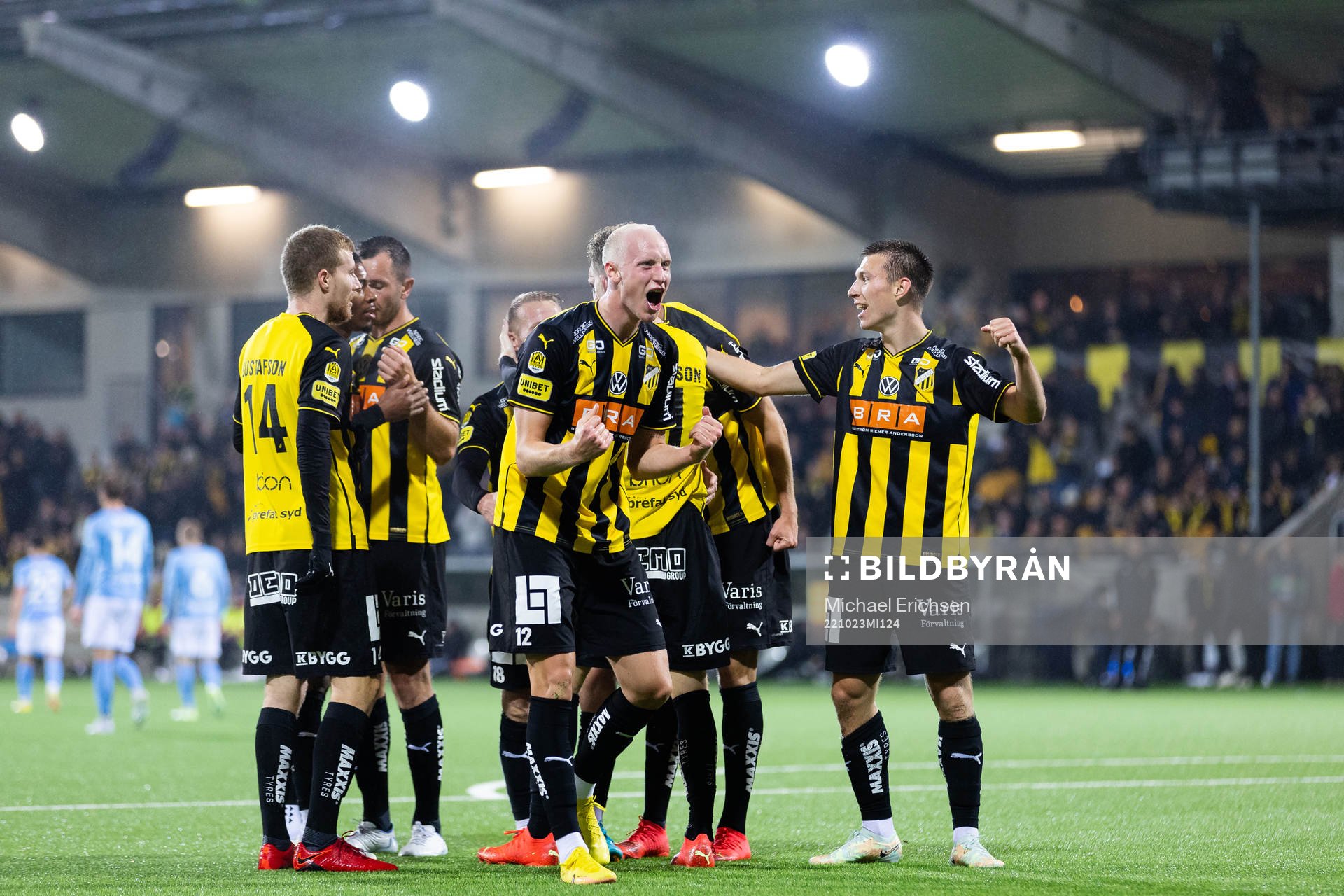 Häckens spelare jublar