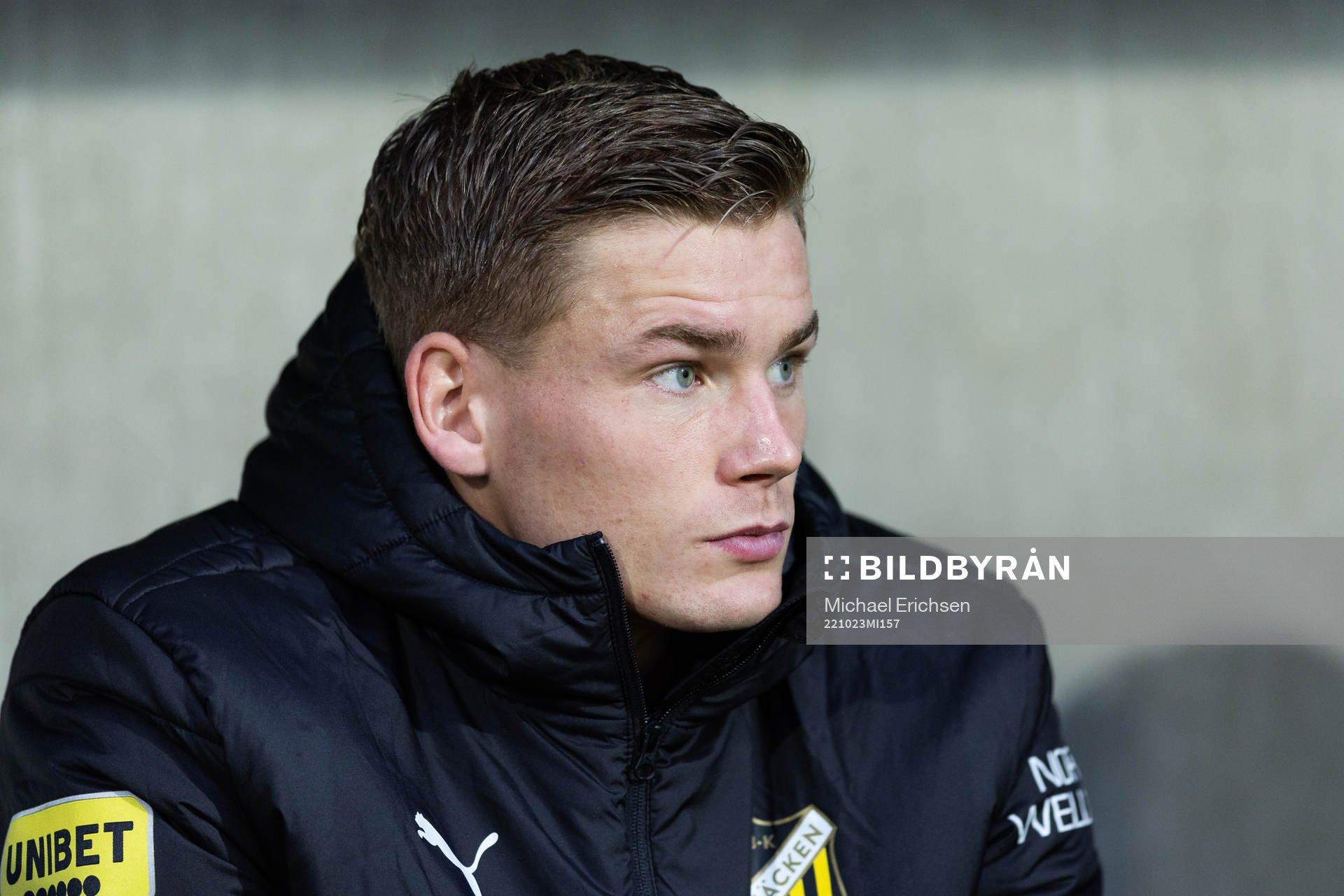 Häckens målvakt Johan Brattberg på bänken innan