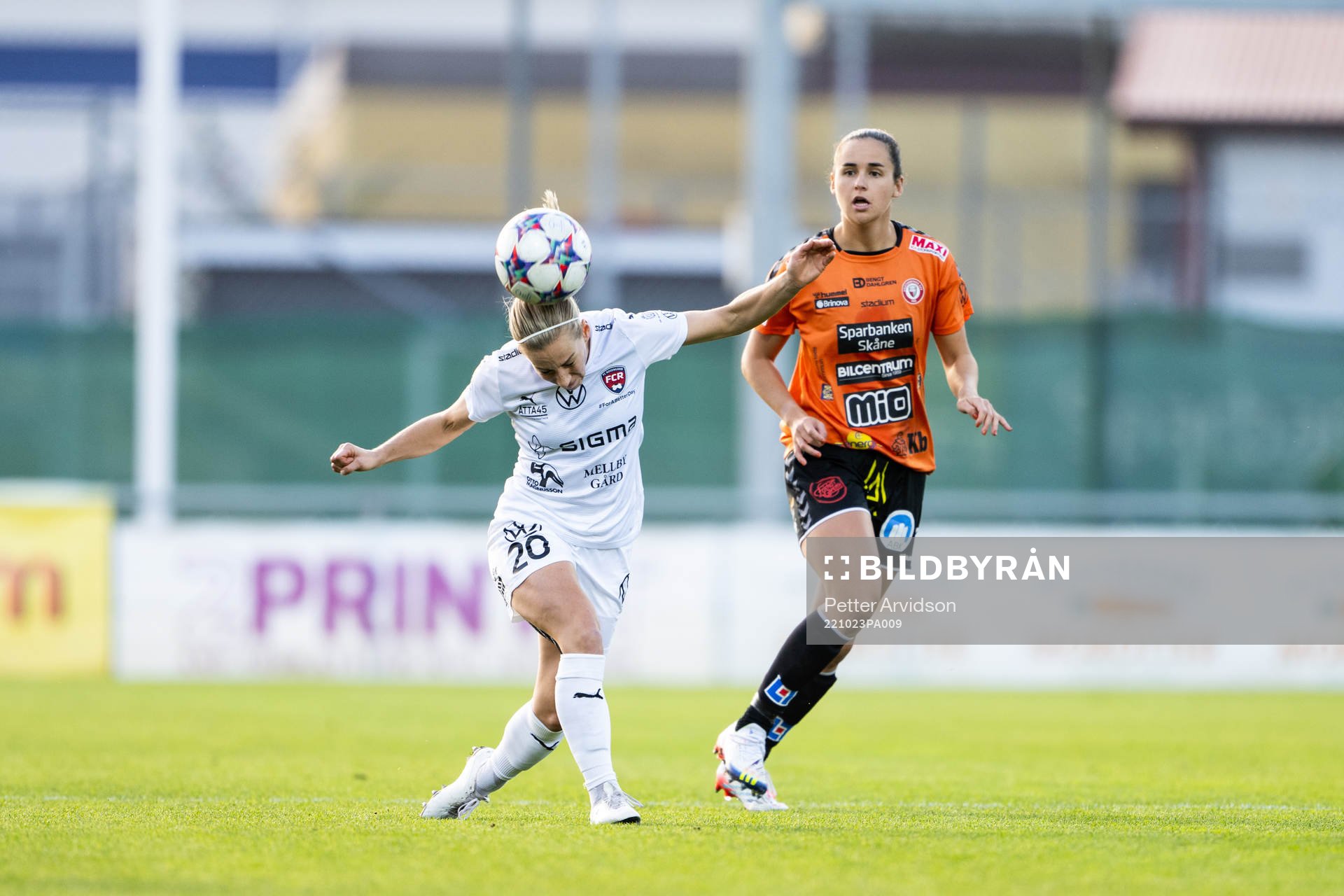 FC Rosengårds Mia Persson och Kristianstads Evelyne Viens
