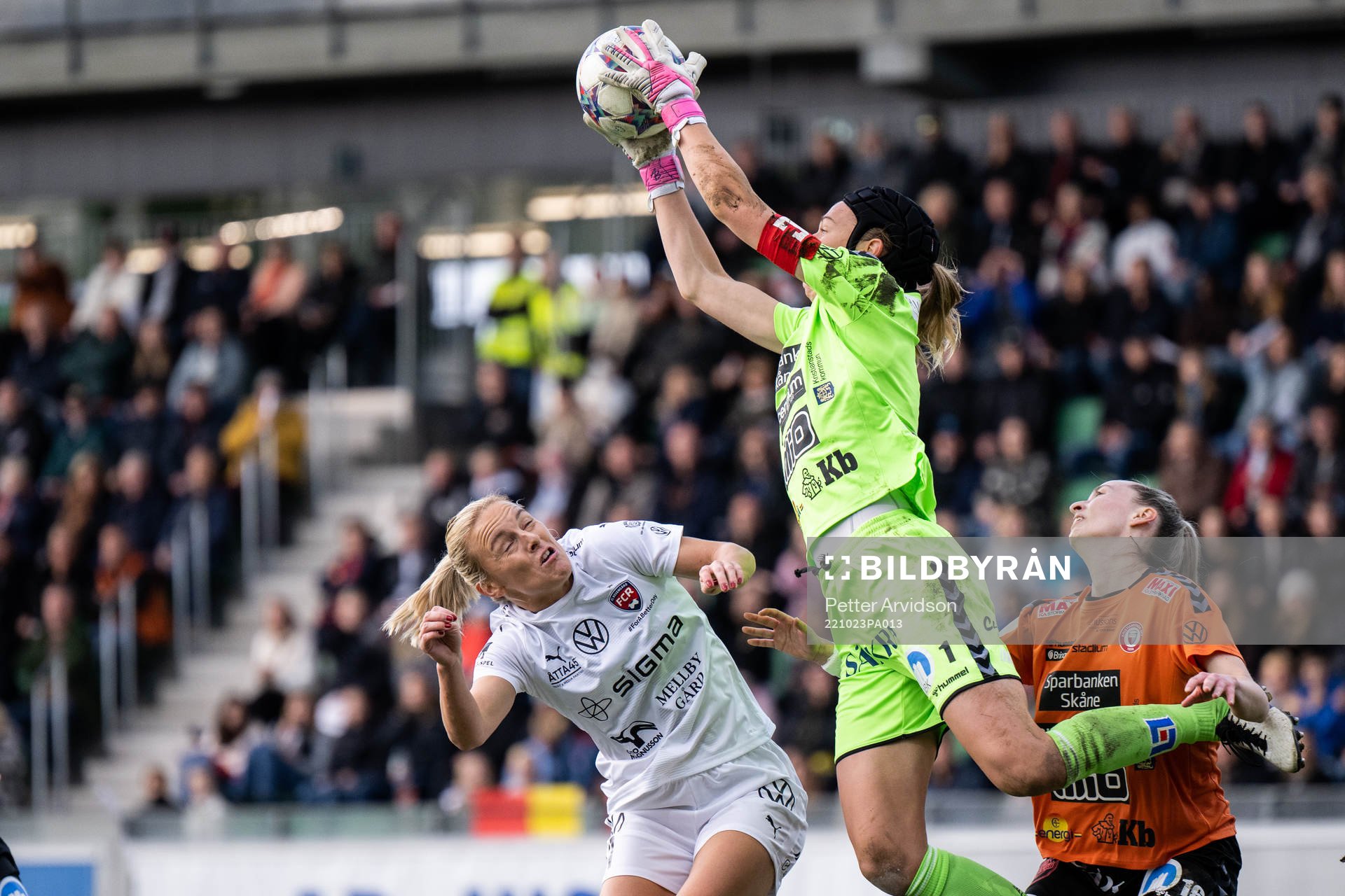 FC Rosengårds Mimmi Larsson och Kristianstads målvakt