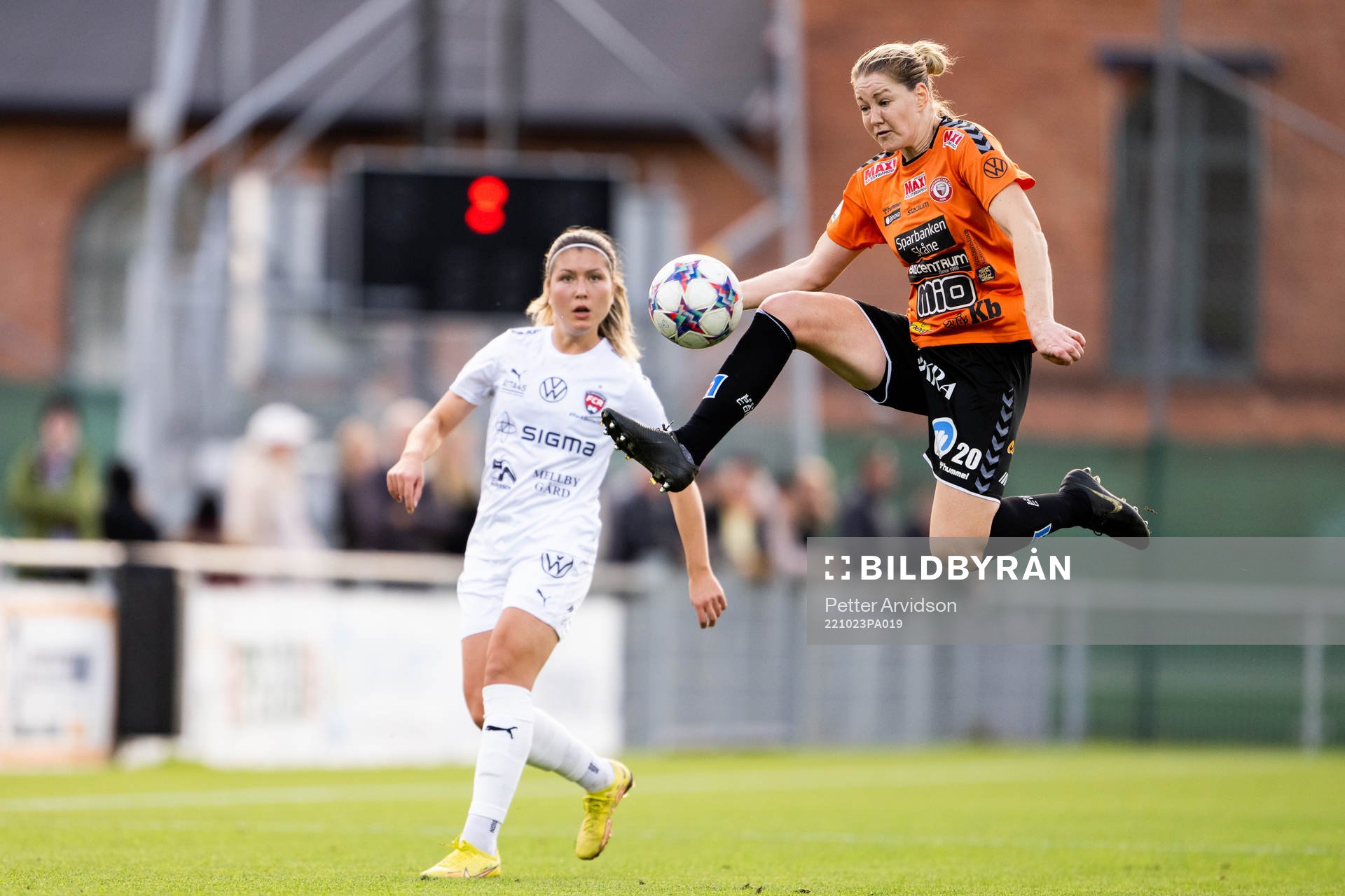 FC Rosengårds Loreta Kullashi och Kristianstads Mia