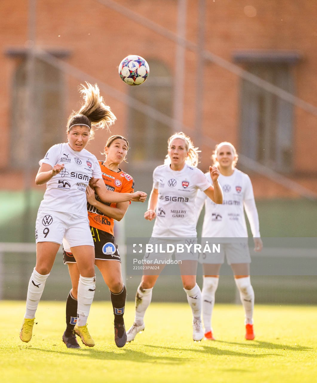 FC Rosengårds Loreta Kullashi och Kristianstads Tabitha