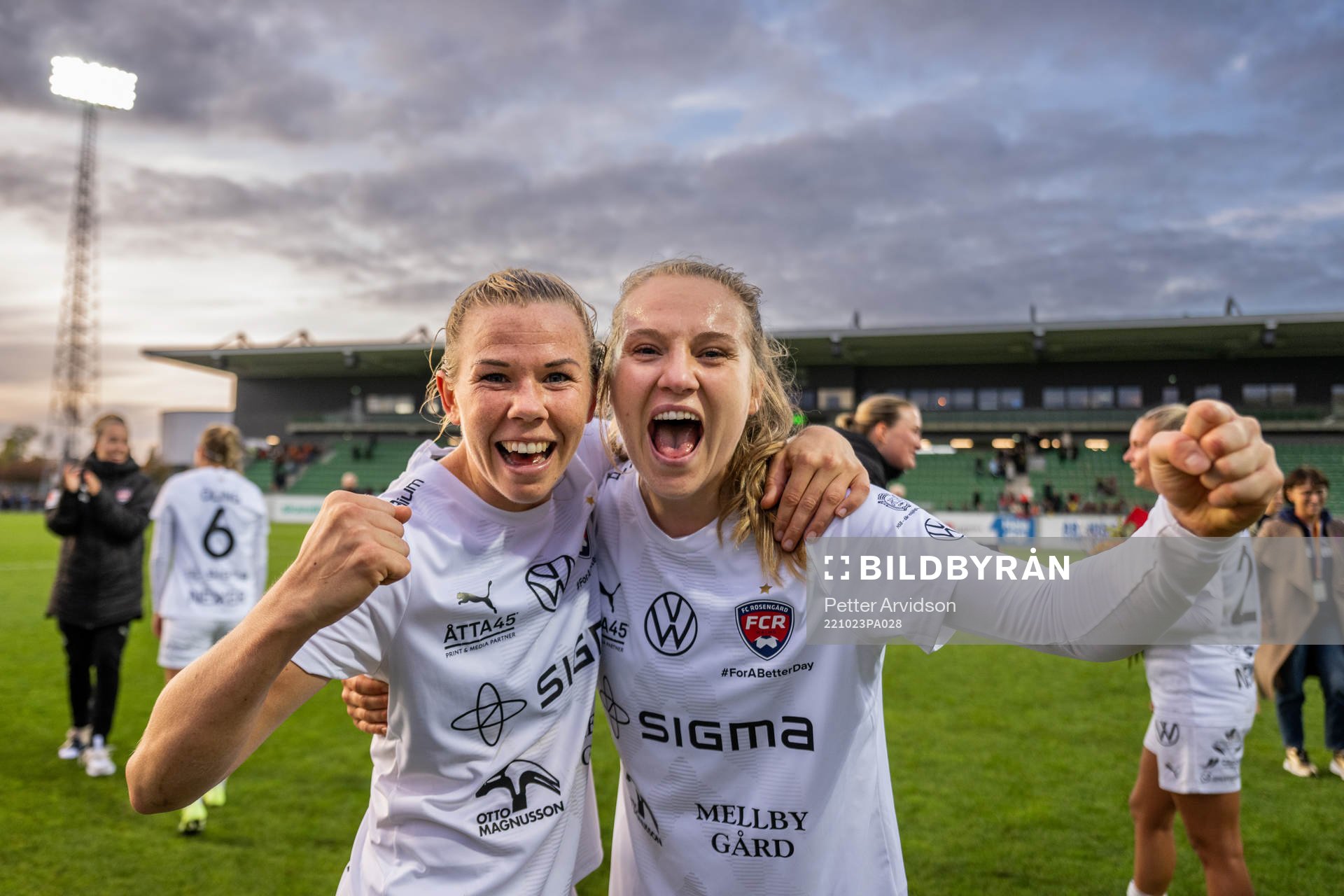 FC Rosengårds Jessica Wik och Fiona Brown jublar