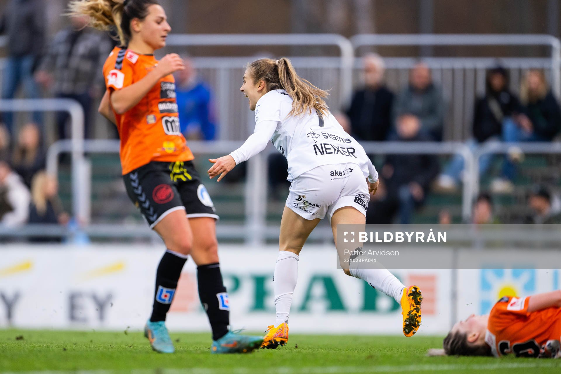 FC Rosengårds Fiona Brown jublar