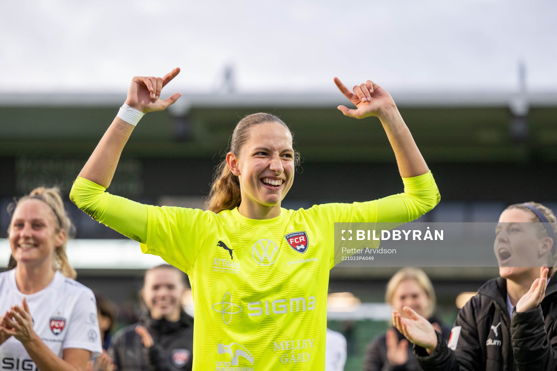 FC Rosengårds målvakt Somea Polozen jublar efter fotbollsmatchen i Damallsvenskan mellan Kristianstad och FC Rosengård den 23 oktober 2022 i Kristianstad.