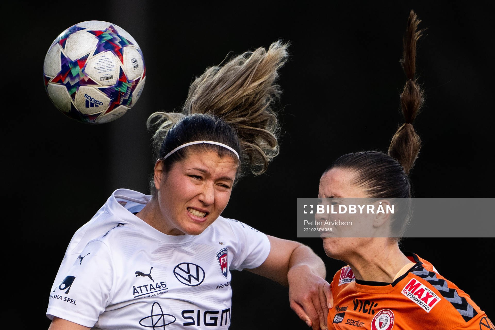 FC Rosengårds Loreta Kullashi i nickduell med