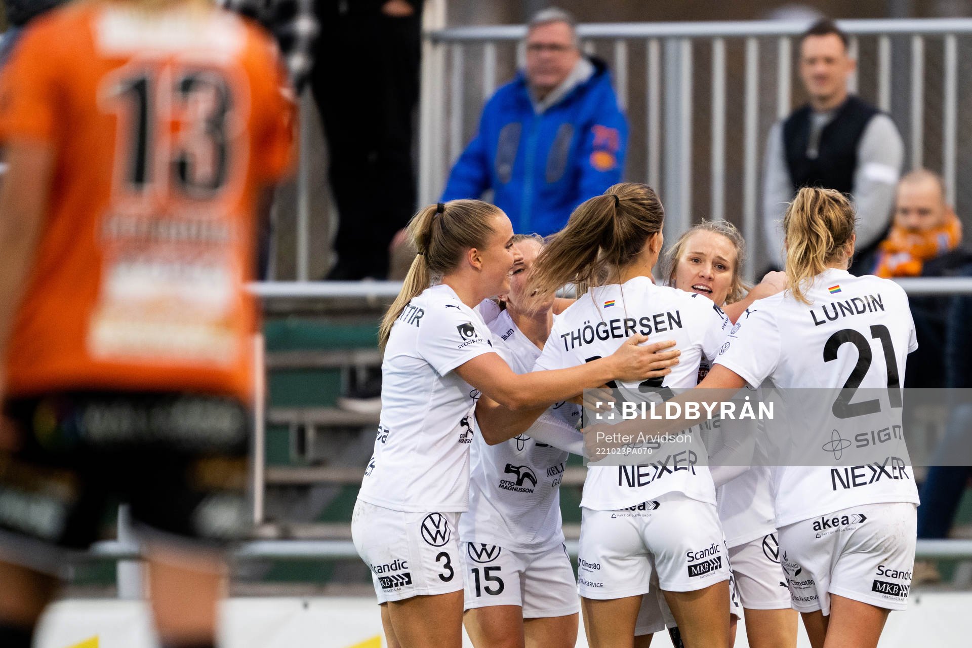 FC Rosengårds Fiona Brown jublar med lagkamrater