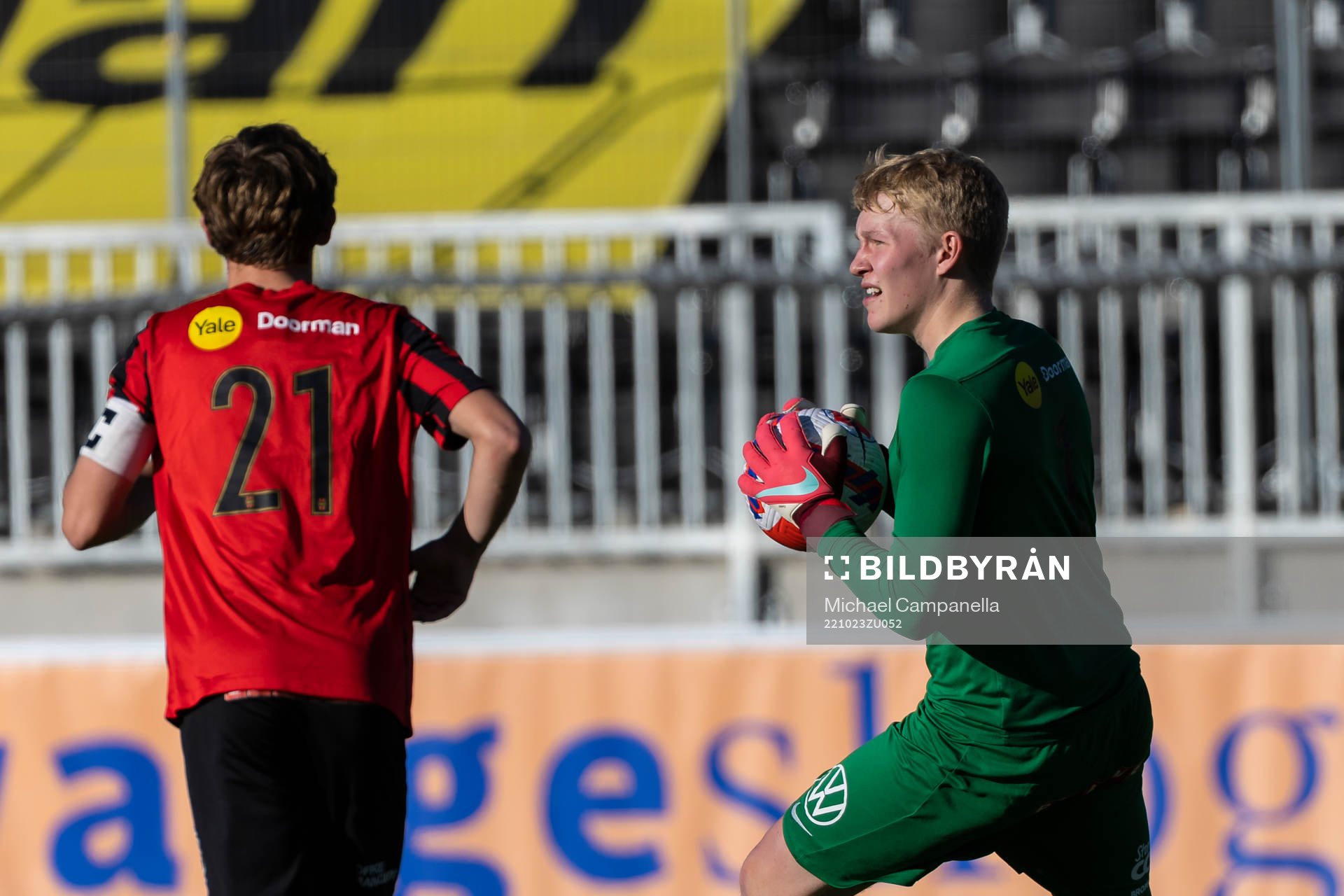 Brommapojkarnas målvakt Rasmus Jansson under SM-finalen i P16 mellan Brommapojkarna och Halmstad den 23 oktober 2022 i Stockholm.