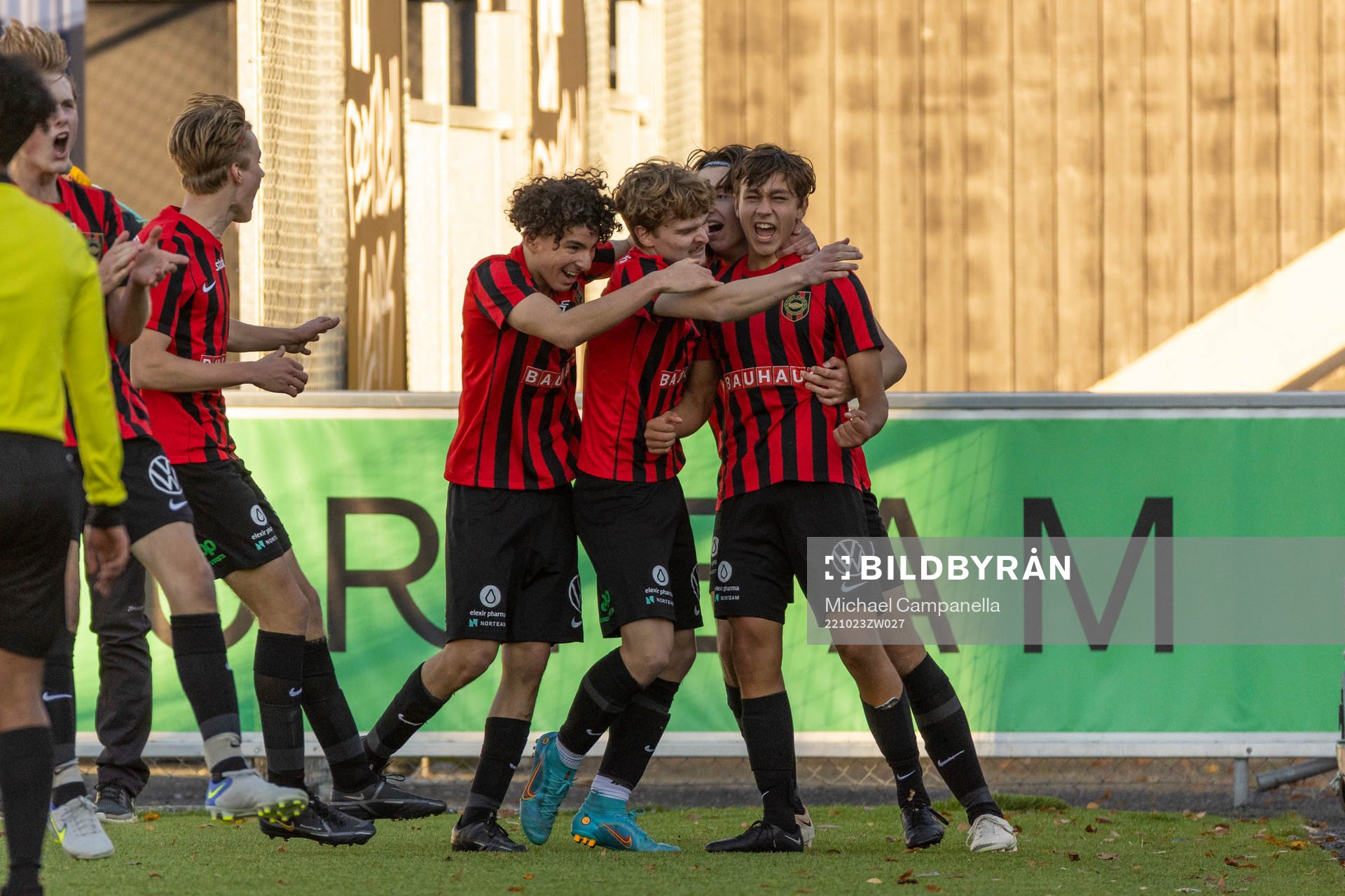 Brommapojkarnas spelare jublar