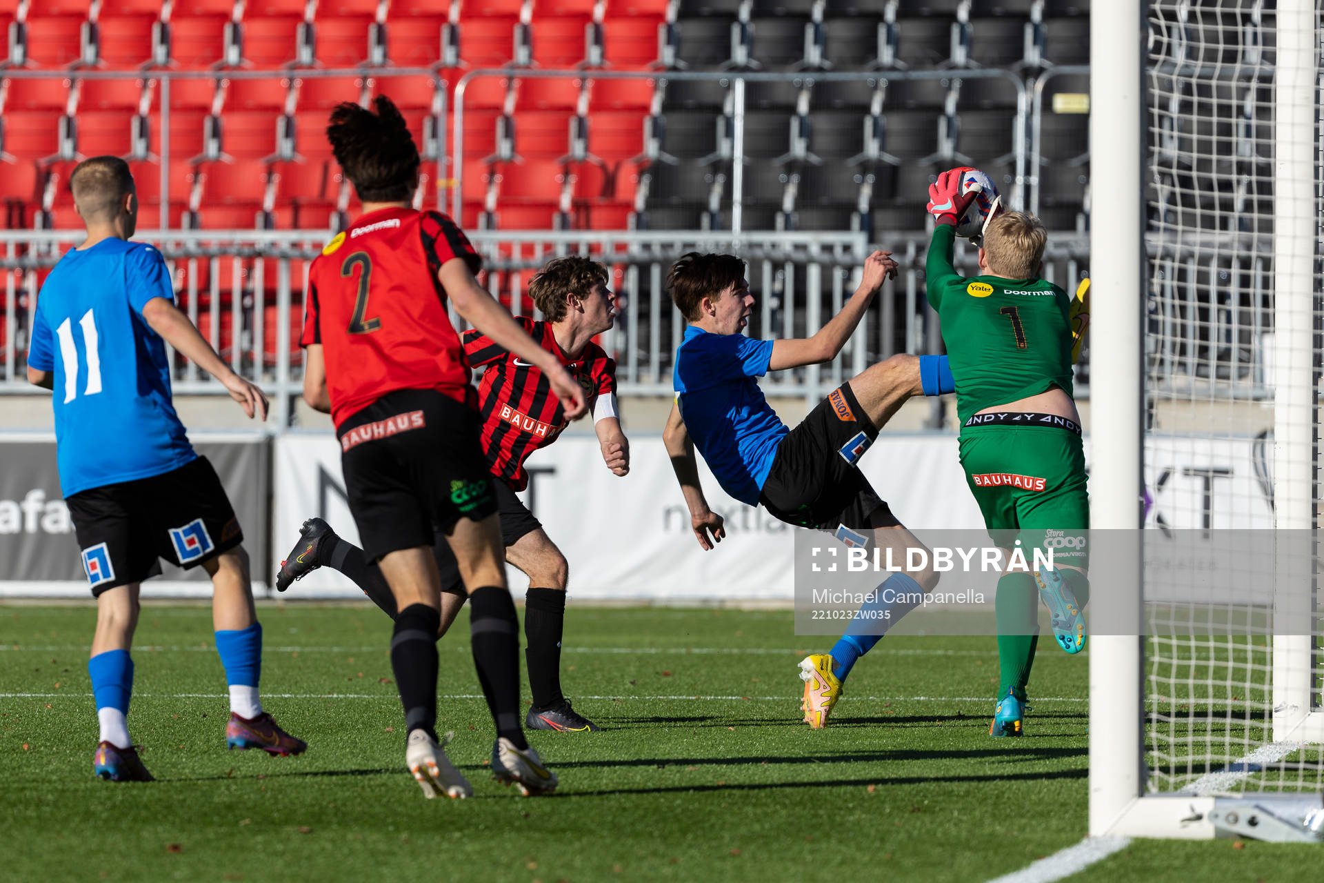 Brommapojkarnas målvakt Rasmus Jansson och Halmstads