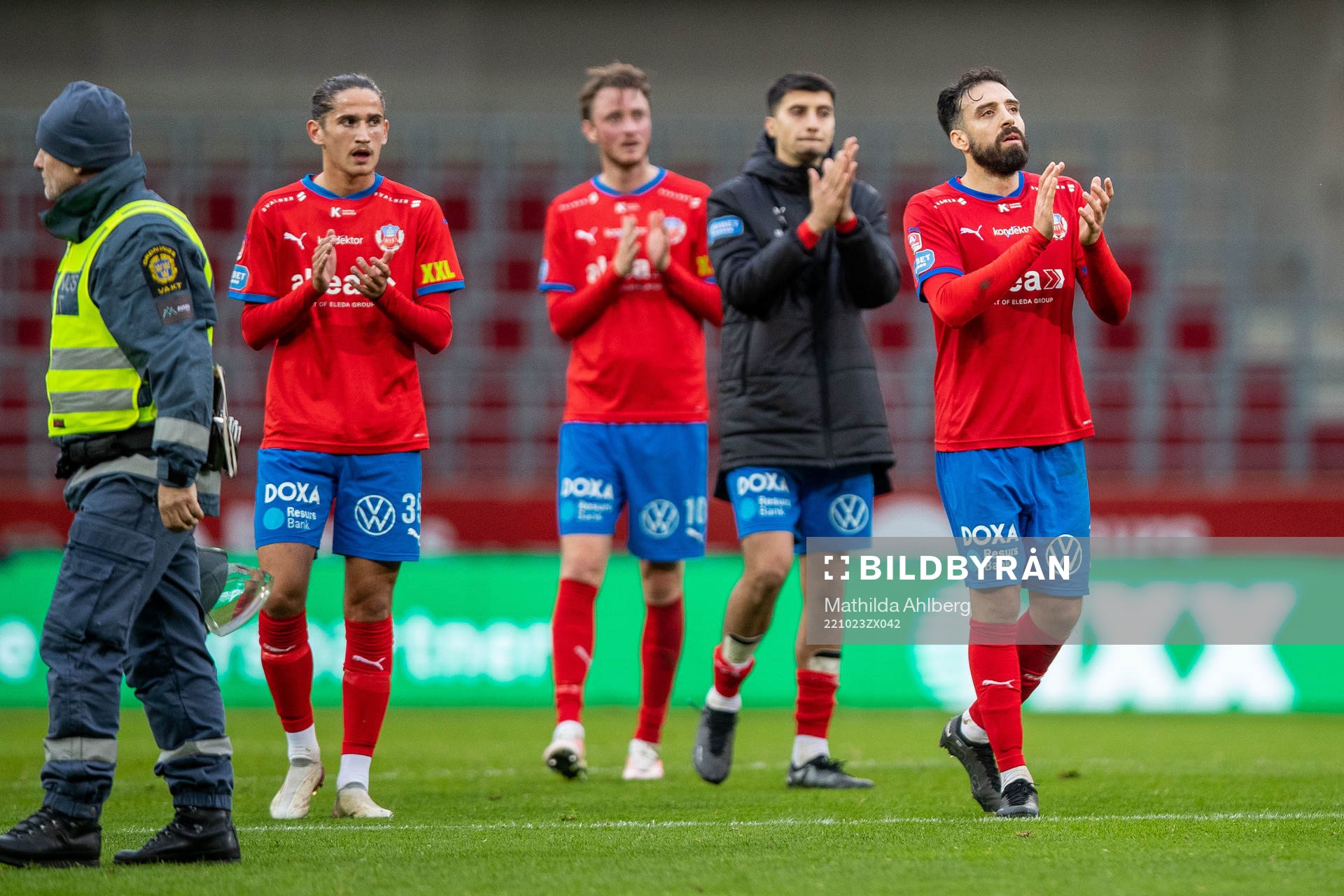 Helsingborgs Ervin Gigovic och Abdul Rahman Khalili deppar