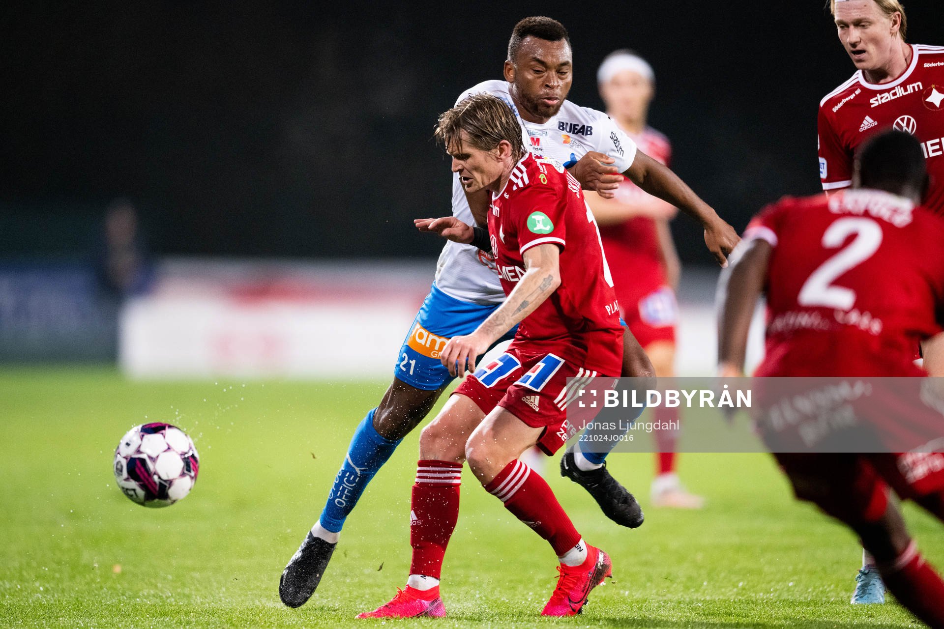 Värnamos Abdussalam Magashy och IFK Norrköpings Ari Freyr