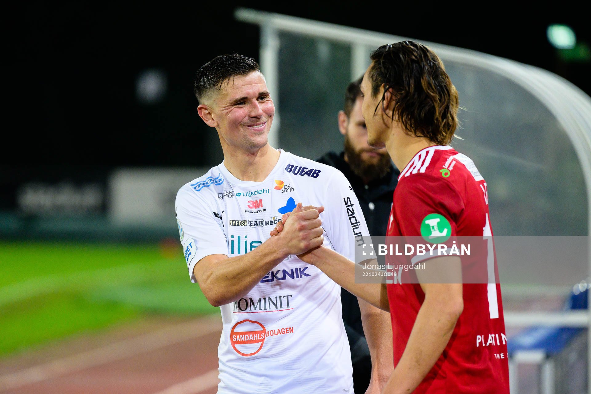 Värnamos Marcus Antonsson hälsar på IFK Norrköpings