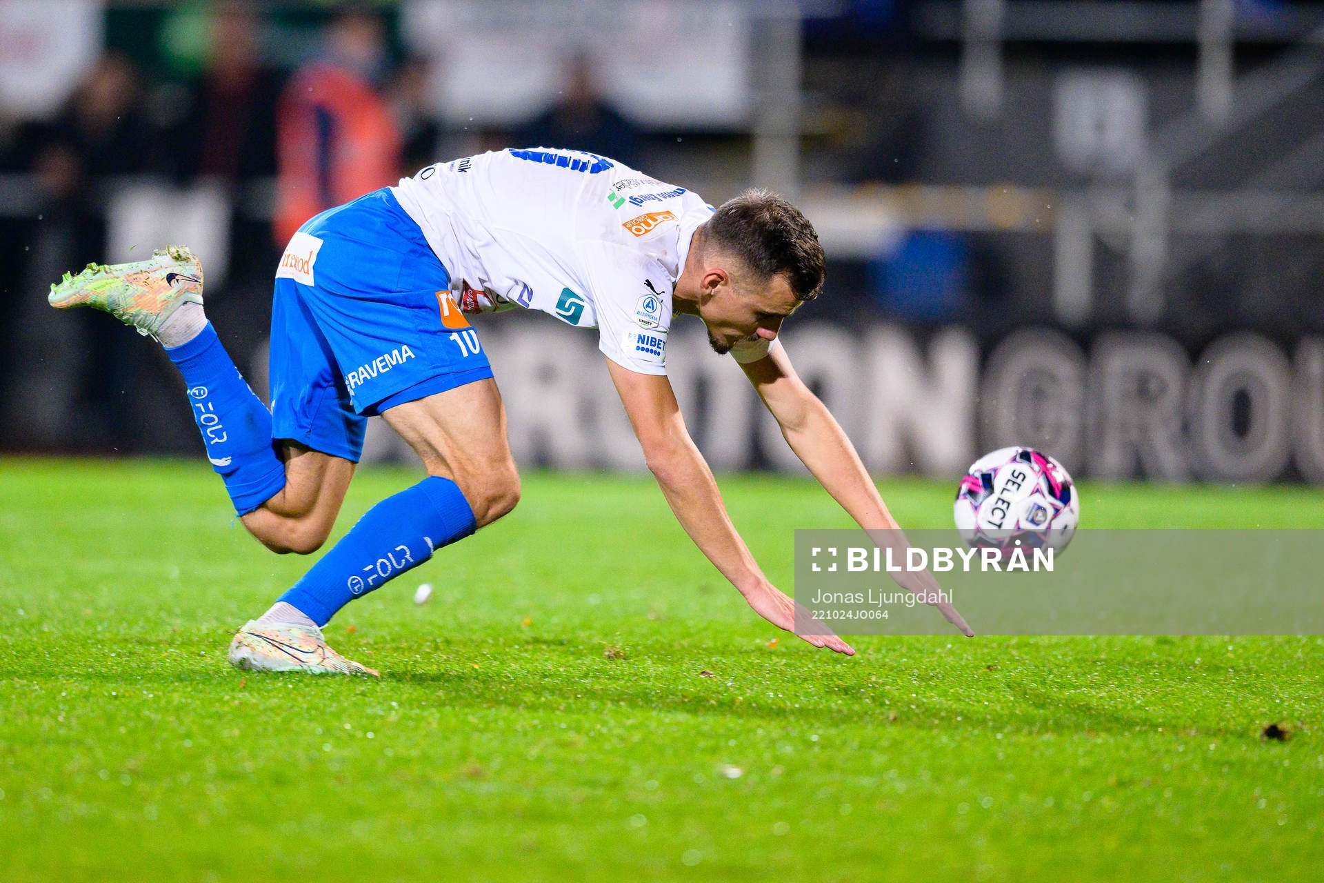 Värnamos Ajdin Zeljkovic faller