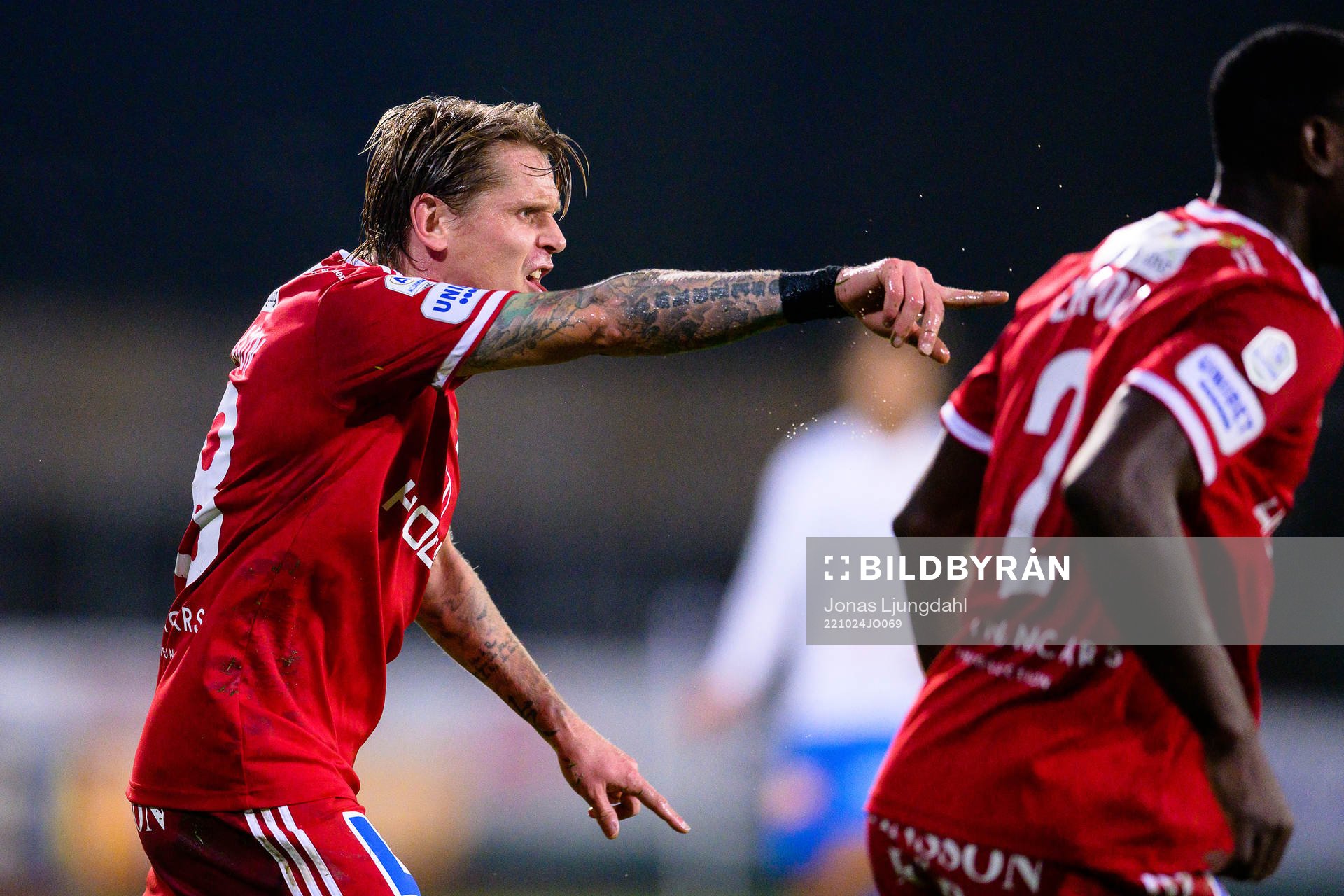 IFK Norrköpings Ari Freyr Skulason skriker
