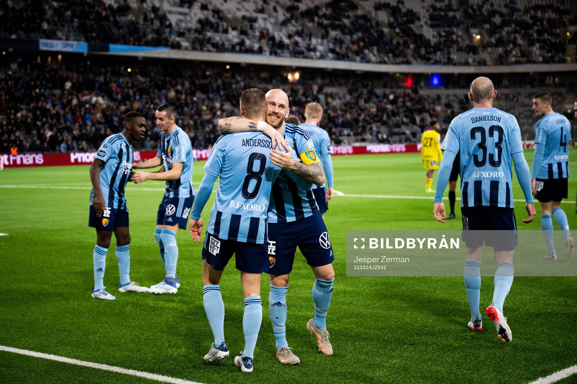 Djurgårdens Elias Andersson och Magnus Eriksson jublar