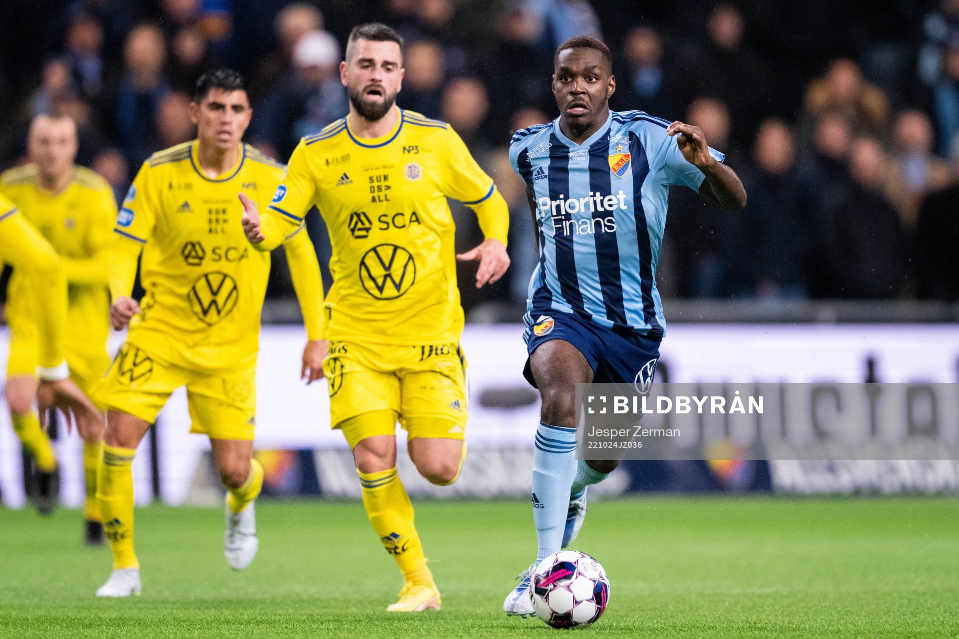 GIF Sundsvalls Peter Makrillos och Djurgårdens Joel Asoro