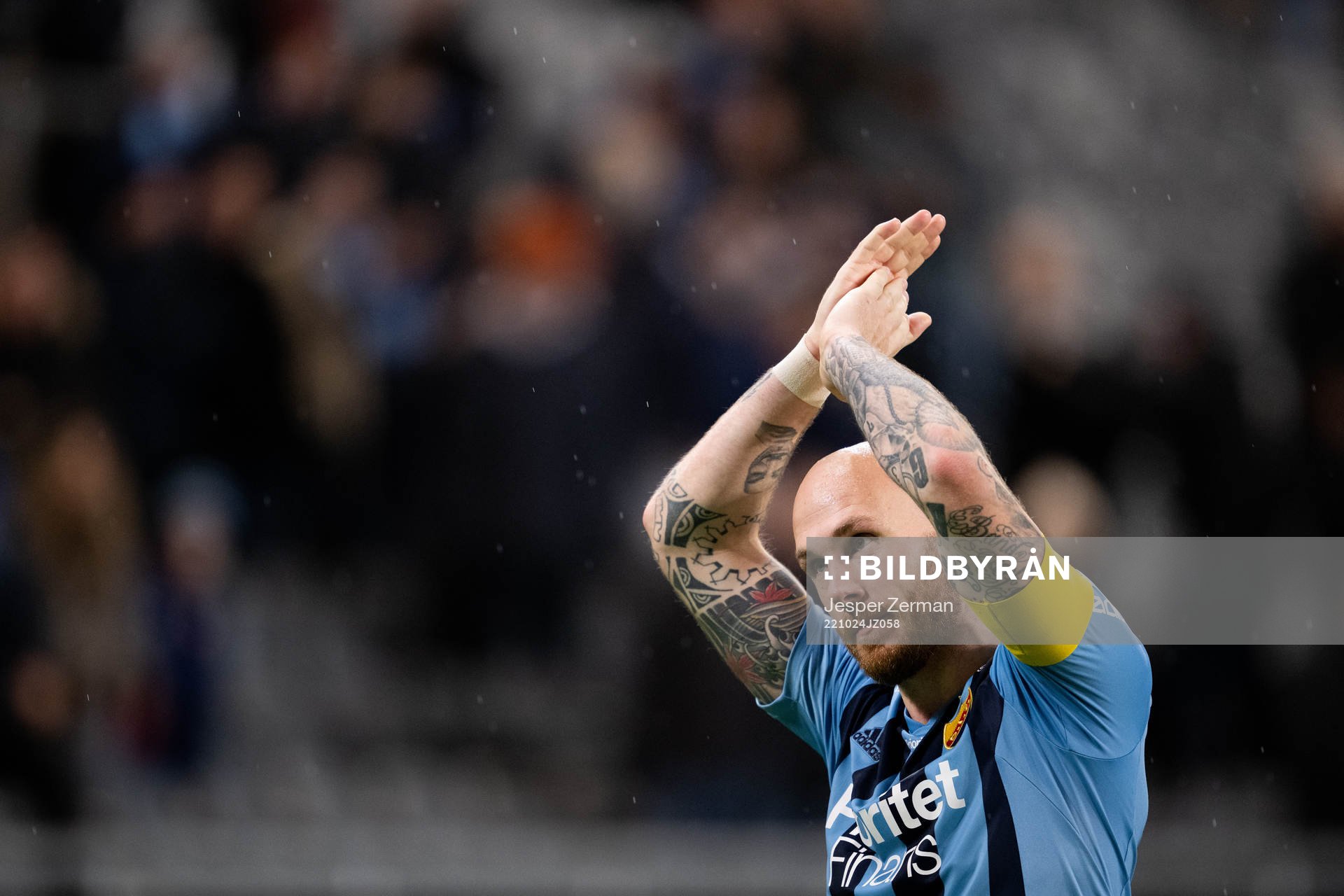 Djurgårdens Magnus Eriksson tackar publiken
