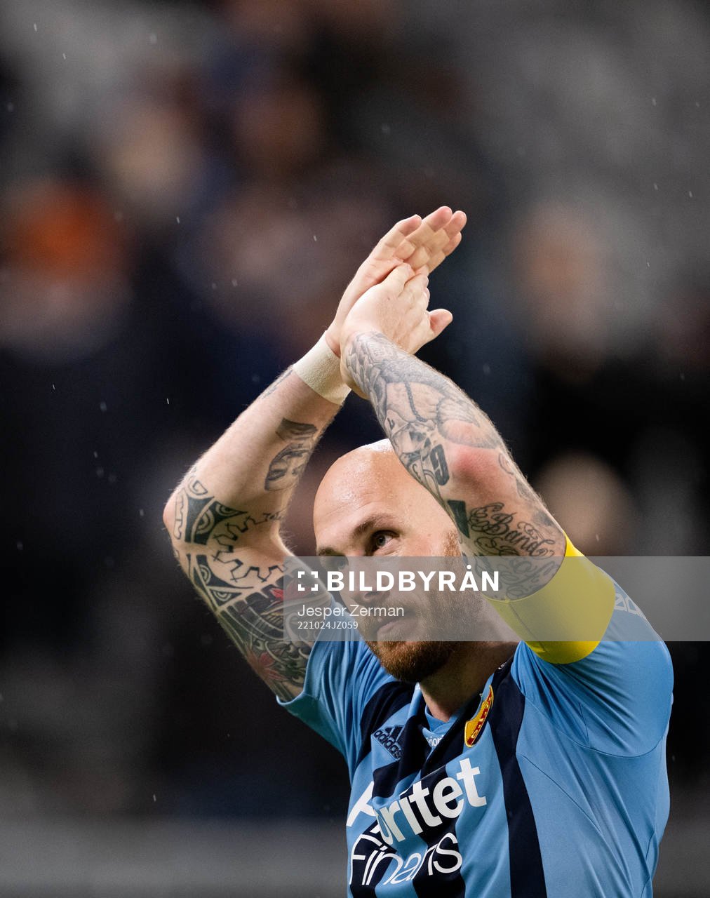 Djurgårdens Magnus Eriksson tackar publiken