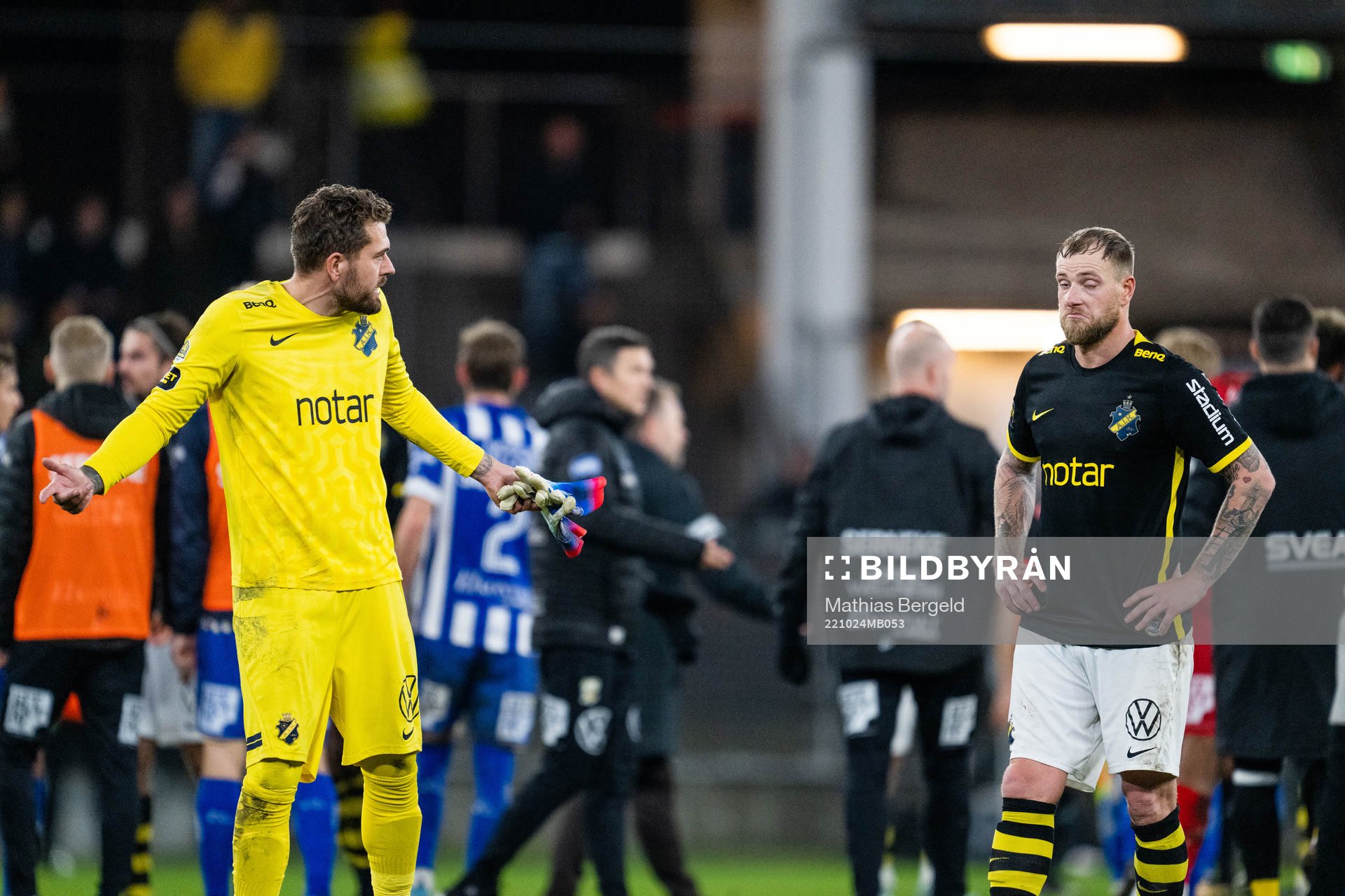 AIKs målvakt Kristoffer Nordfeldt och John Guidetti deppar