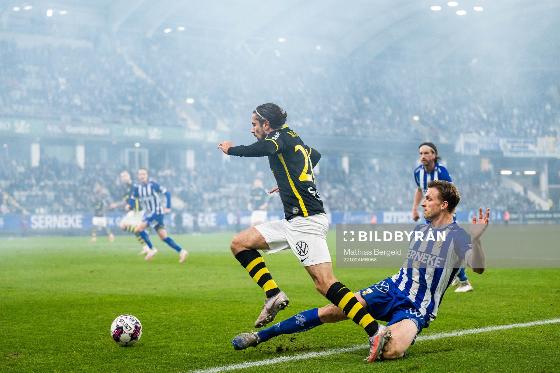 AIKs Zachary Elbouzedi och IFK Göteborgs Carl Johansson