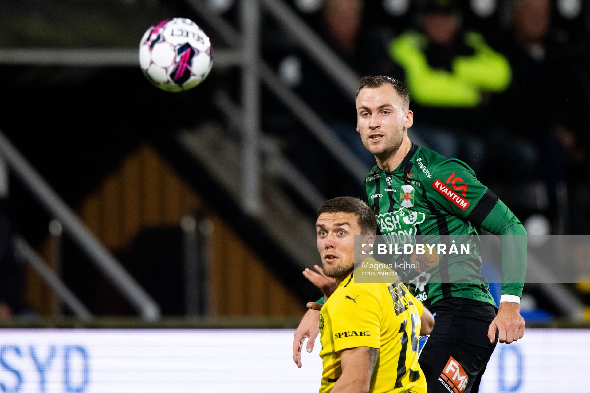 Varbergs Filip Bohman och Mjällbys Ivan Kricak