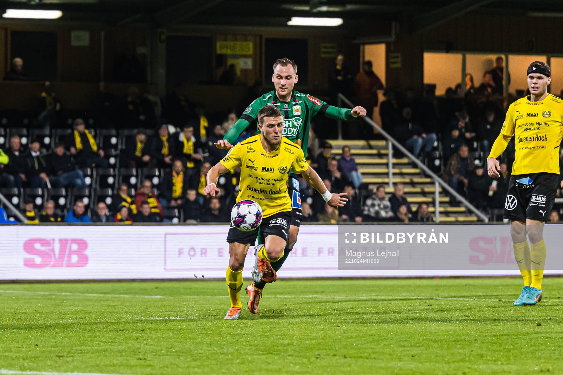 Mjällbys Ivan Kricak och Varbergs Filip Bohman