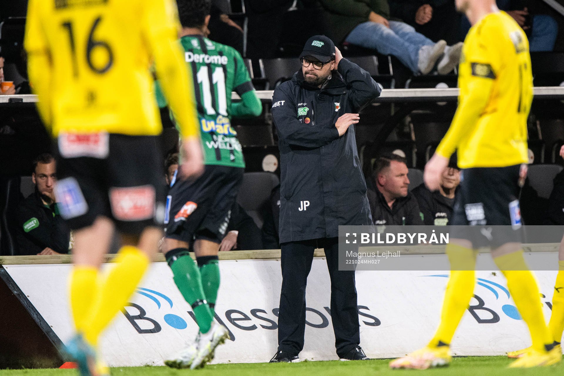 Varbergs tränare Joakim Persson deppar