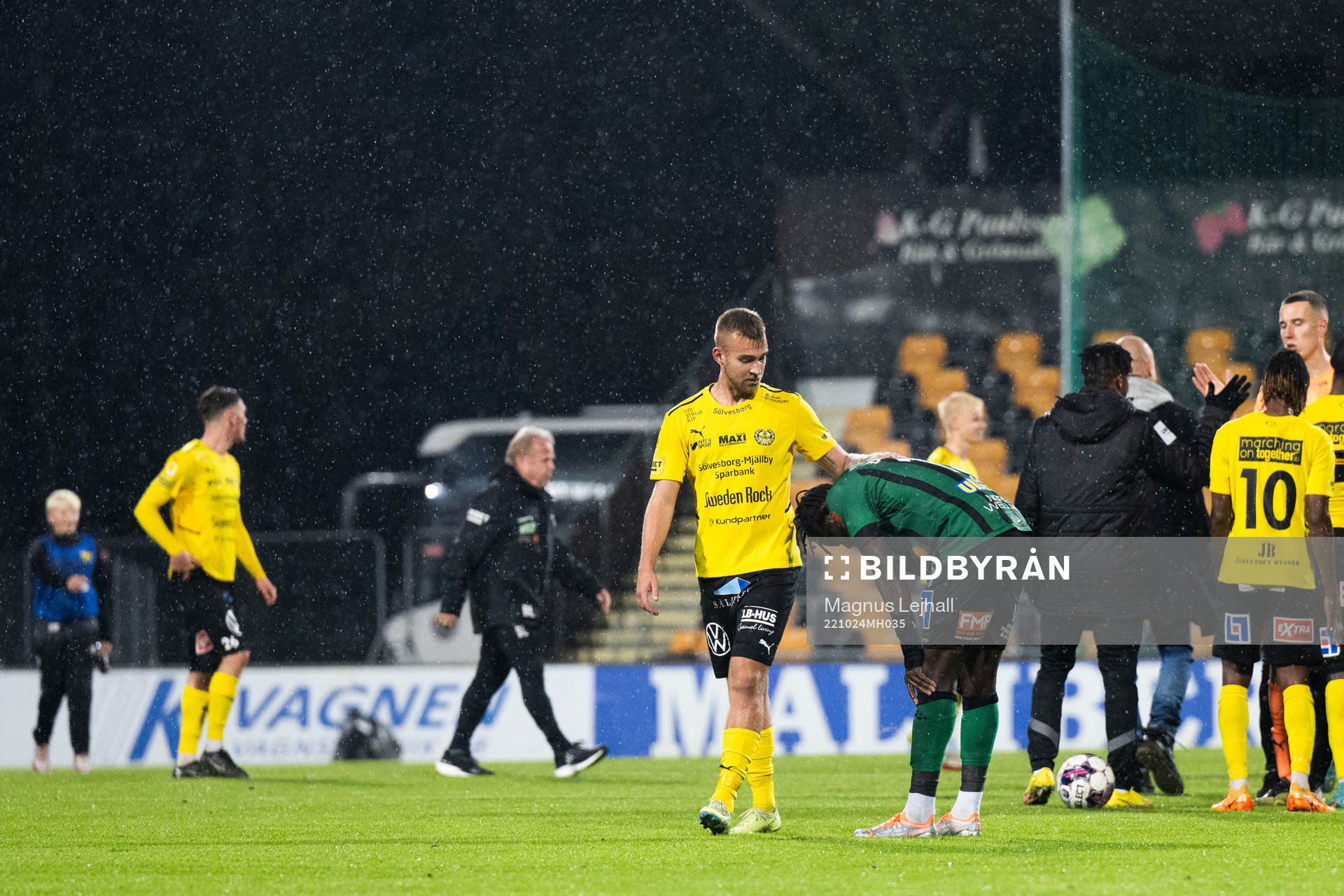 Varbergs Gideon Mensah deppar bredvid Mjällbys Jesper