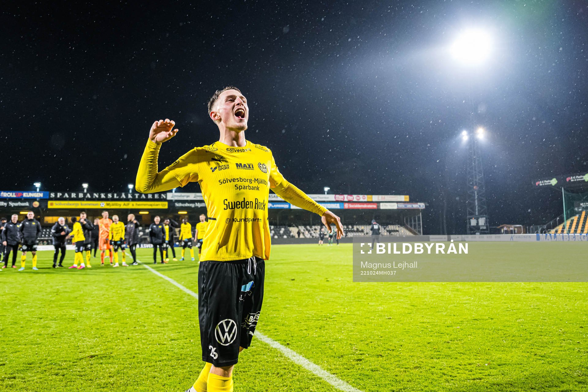 Mjällbys Noah Persson jublar