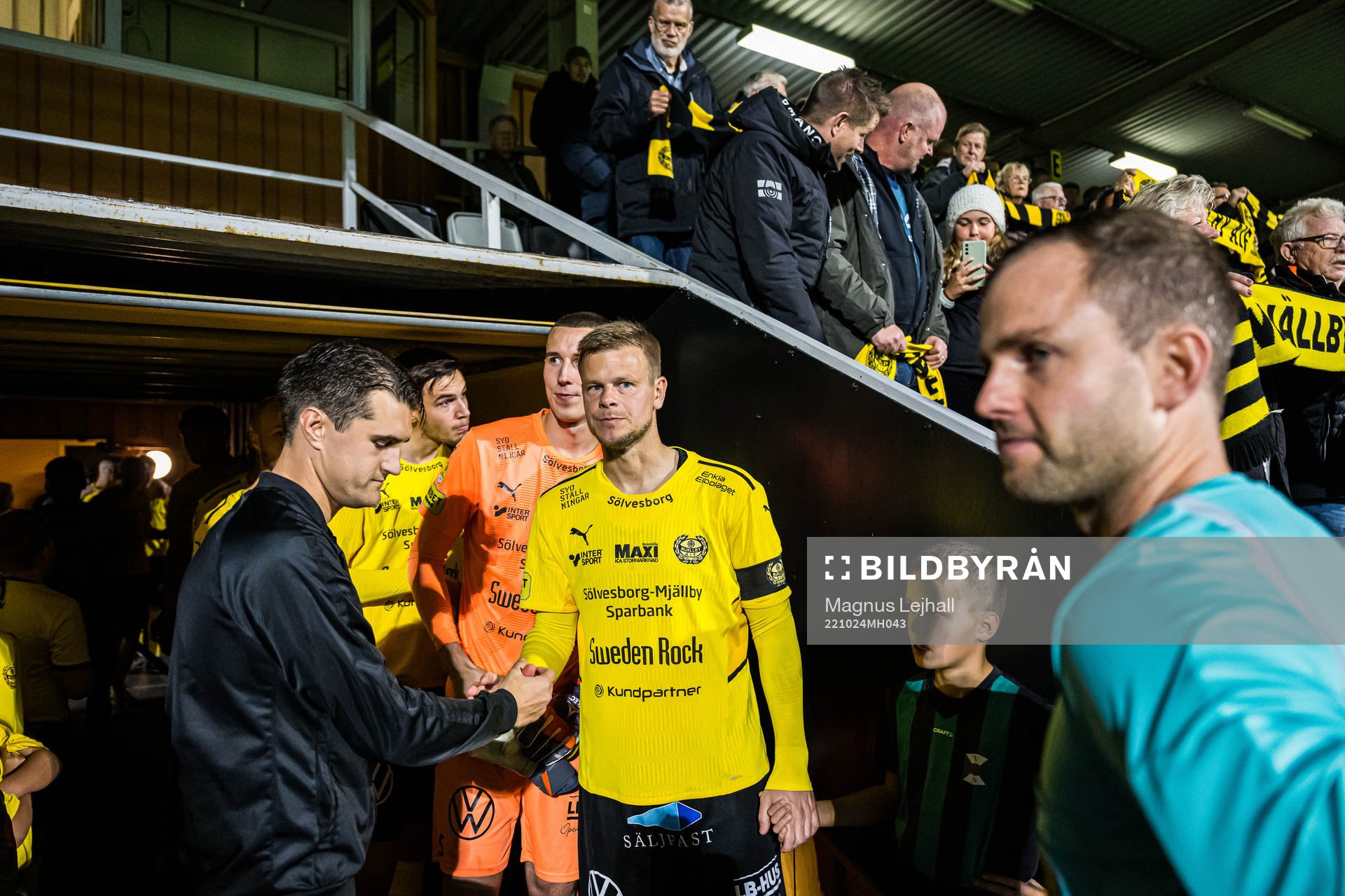 Mjällbys David Löfquist inför fotbollsmatchen i Allsvenskan mellan Mjällby och Varberg den 24 oktober 2022 i Hällevik. 