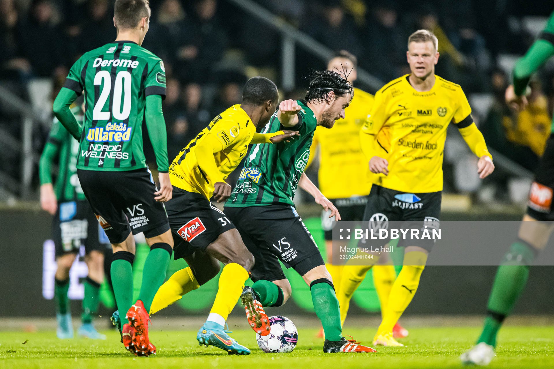 Varbergs Robin Tranberg och Mjällbys Silas Nwankwo