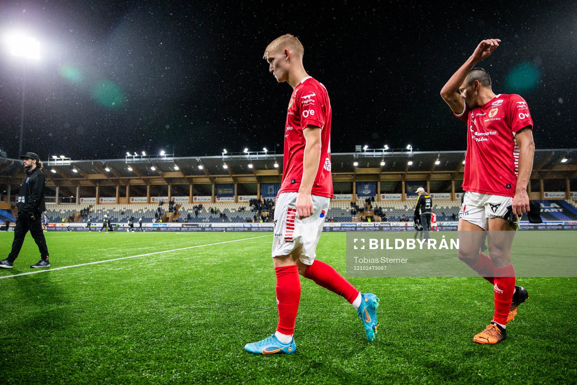 Kalmars Carl Gustafsson och Romario Pereira Sipiao deppar