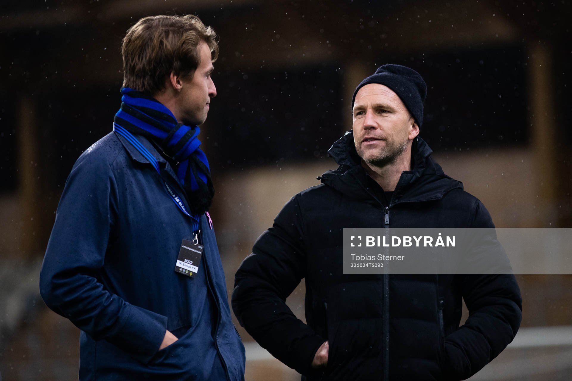 Sirius scoutingansvarige Adrian von Heijne och Kalmars tränare Henrik Rydström efter fotbollsmatchen i Allsvenskan mellan Sirius och Kalmar den 24 oktober 2022 i Uppsala.