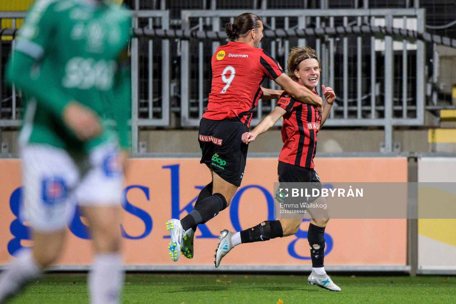 Brommapojkarnas Oscar Pettersson jublar